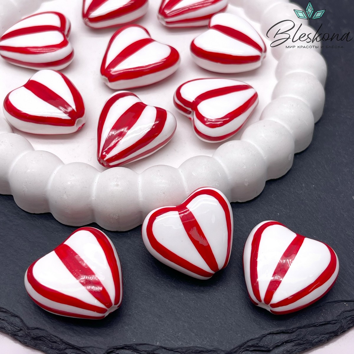 26*25 мм Бусина сердце красные полосы