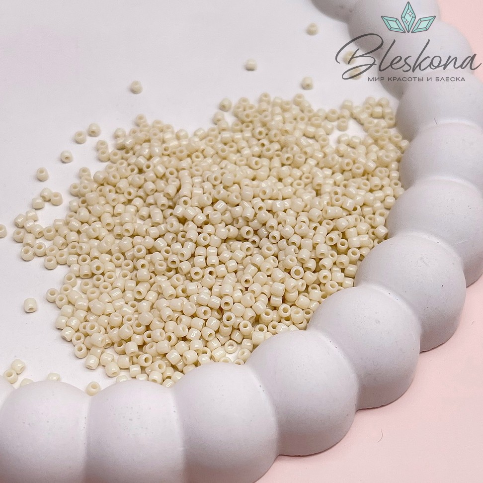 Бисер TOHO round 11/0 цвет №51 (оттенок молочного)