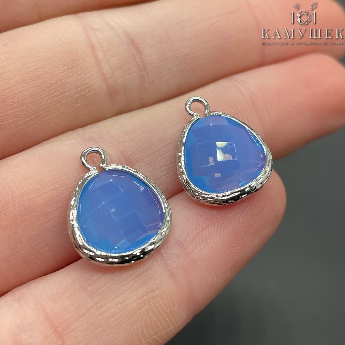 13*15,8 мм Цвет серебро, Подвеска синий циркон в обрамлении 