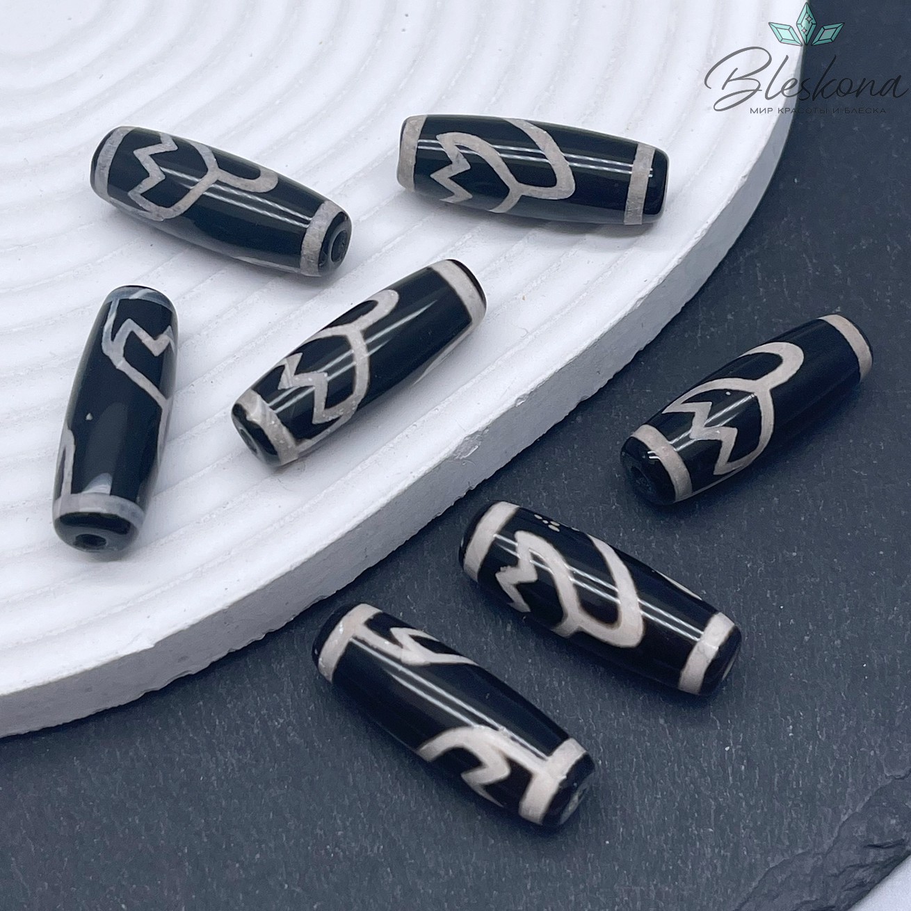 Бусина Дзи Лотос черно-белый бочонок 30*11 мм