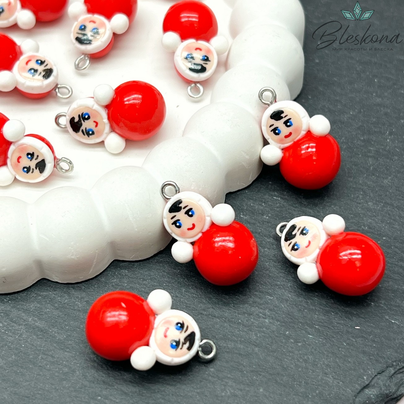 24,5*12,5 мм, Цвет серебро, Подвеска Неваляшка мини красная