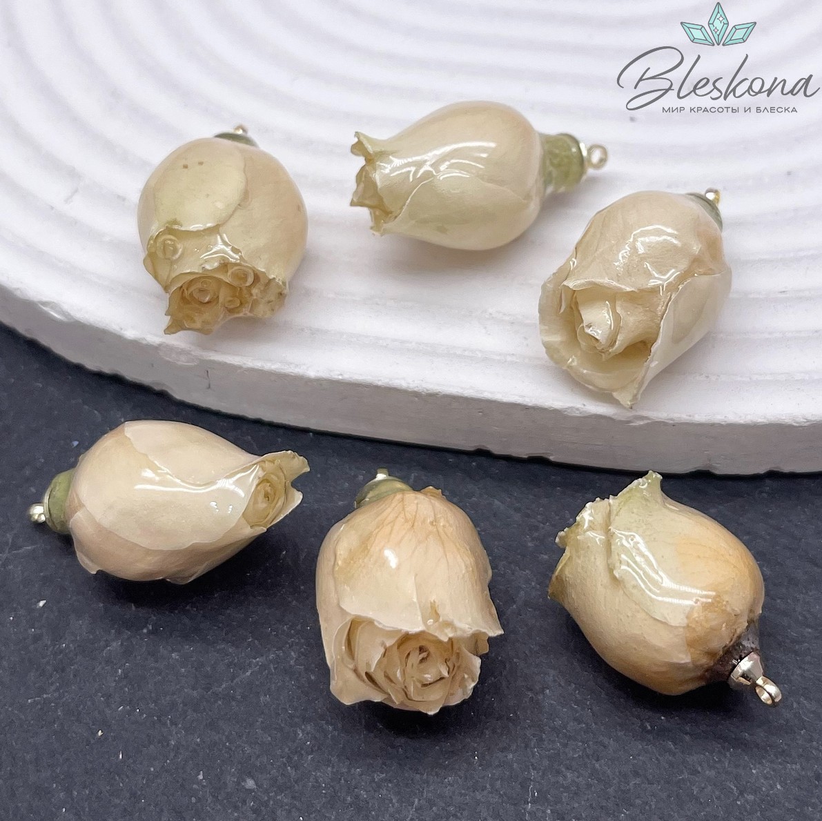 23-26 мм, Цвет золото, Подвеска роза в эпоксидной смоле №5