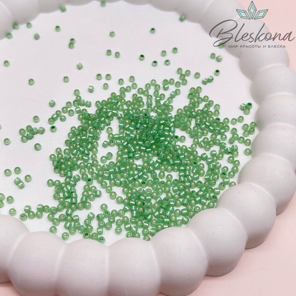 Бисер TOHO round 11/0 цвет №2103 (оттенок светло-зеленого)