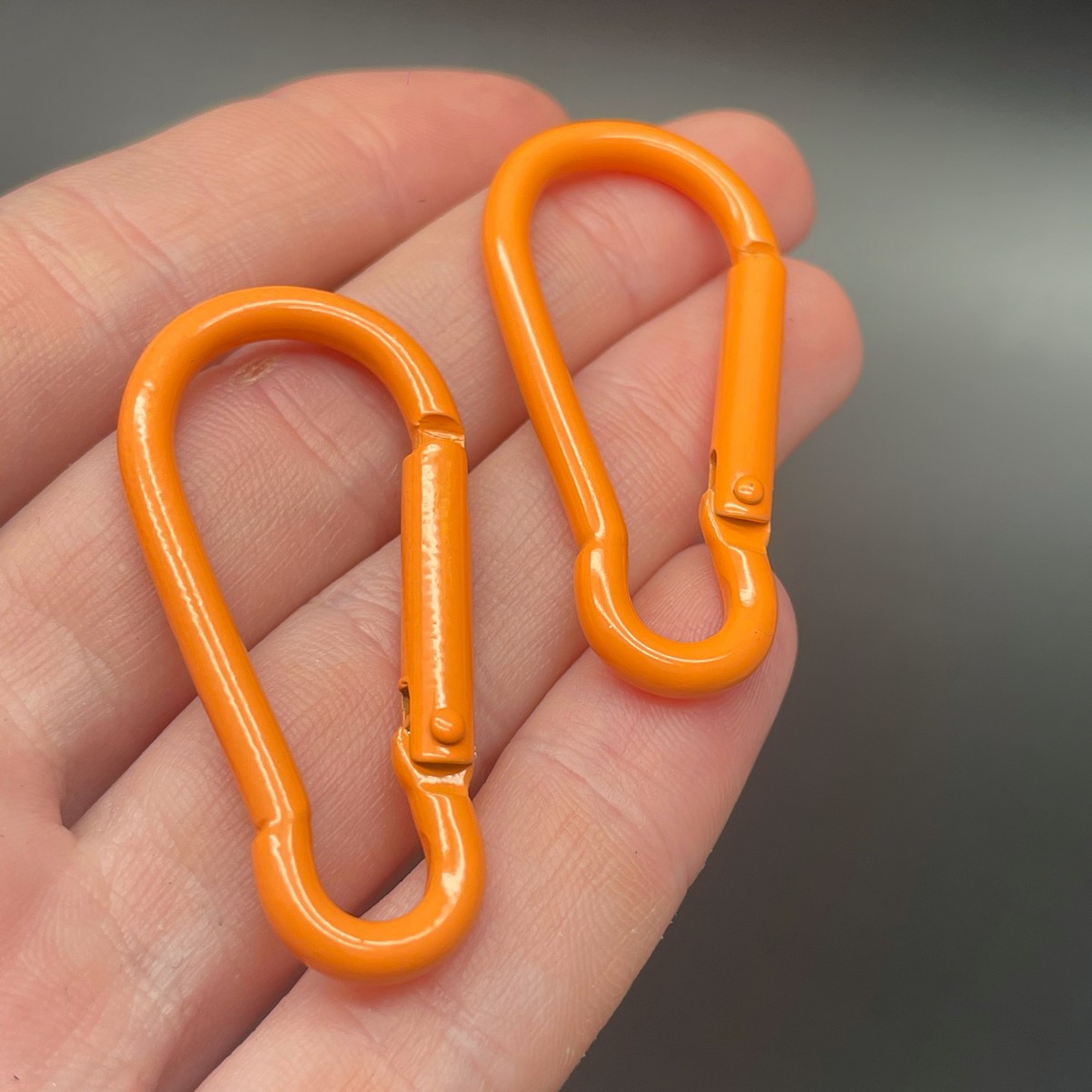 22*45,7мм , Замок-карабин крупный оранжевая  эмаль 