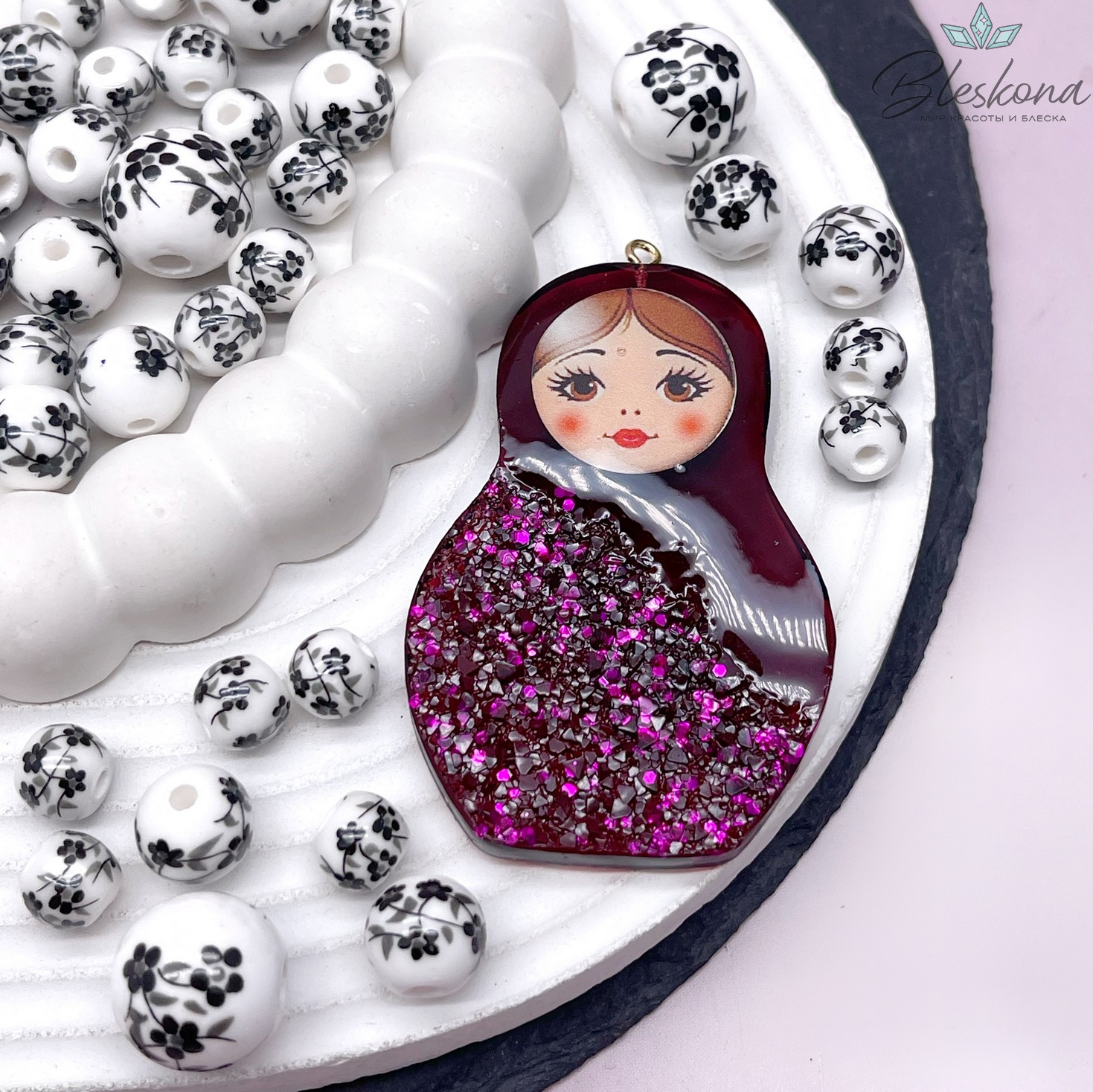 62*40 мм, Цвет серебро, Подвеска Матрешка темно-красная