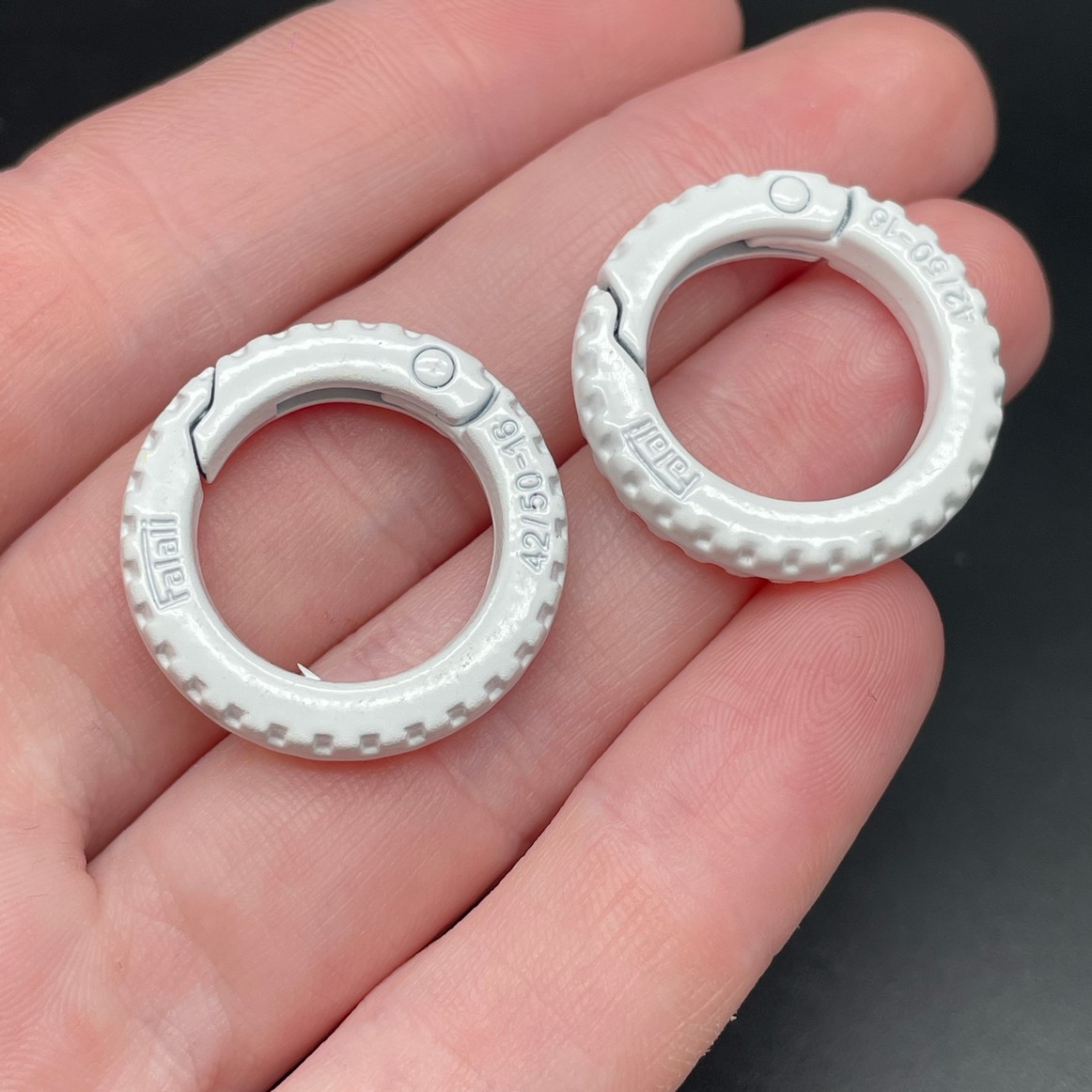 25мм , Замок круг -колесо белая эмаль 