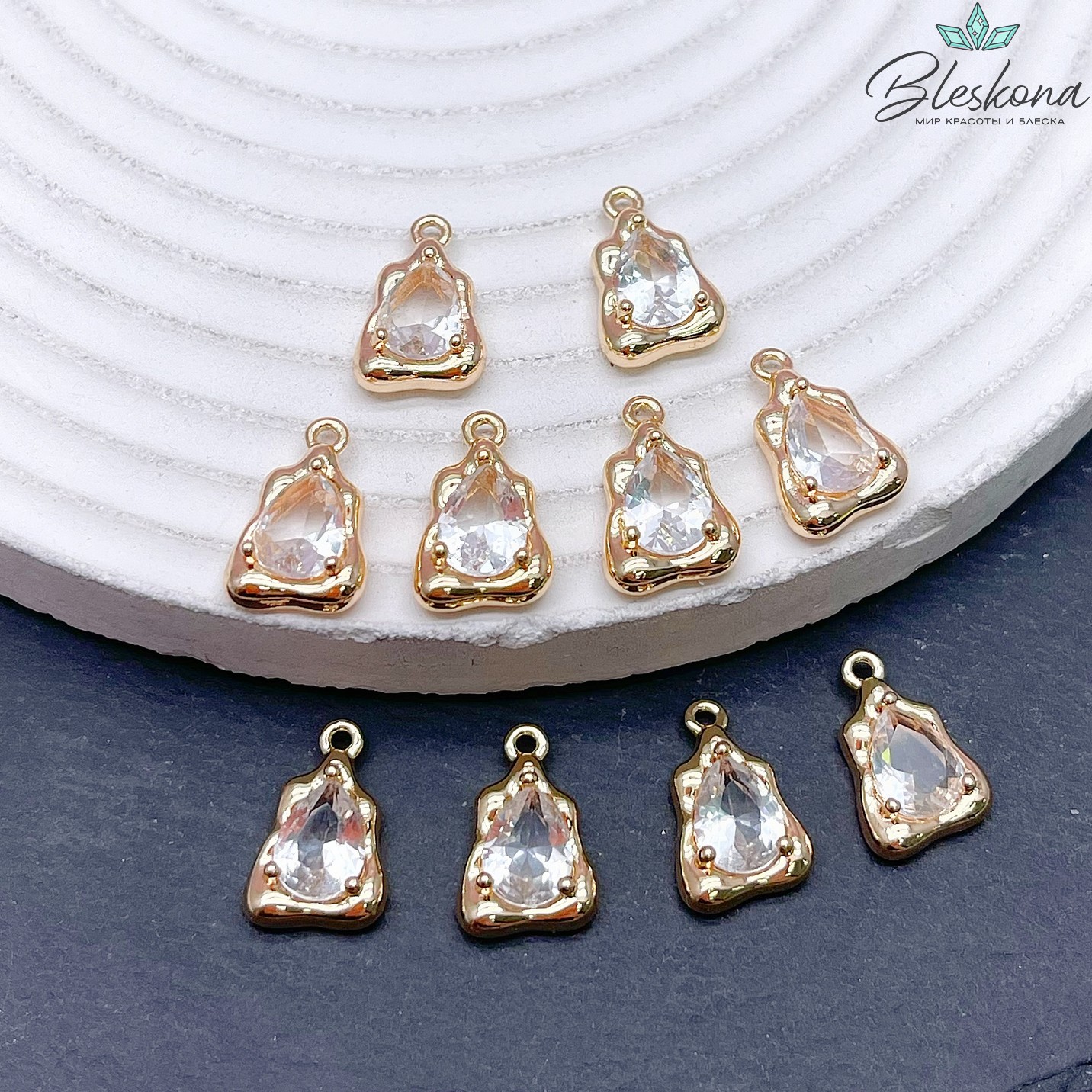 14,5*9,5 мм Цвет золото, Подвеска треугольник фриформ белый циркон