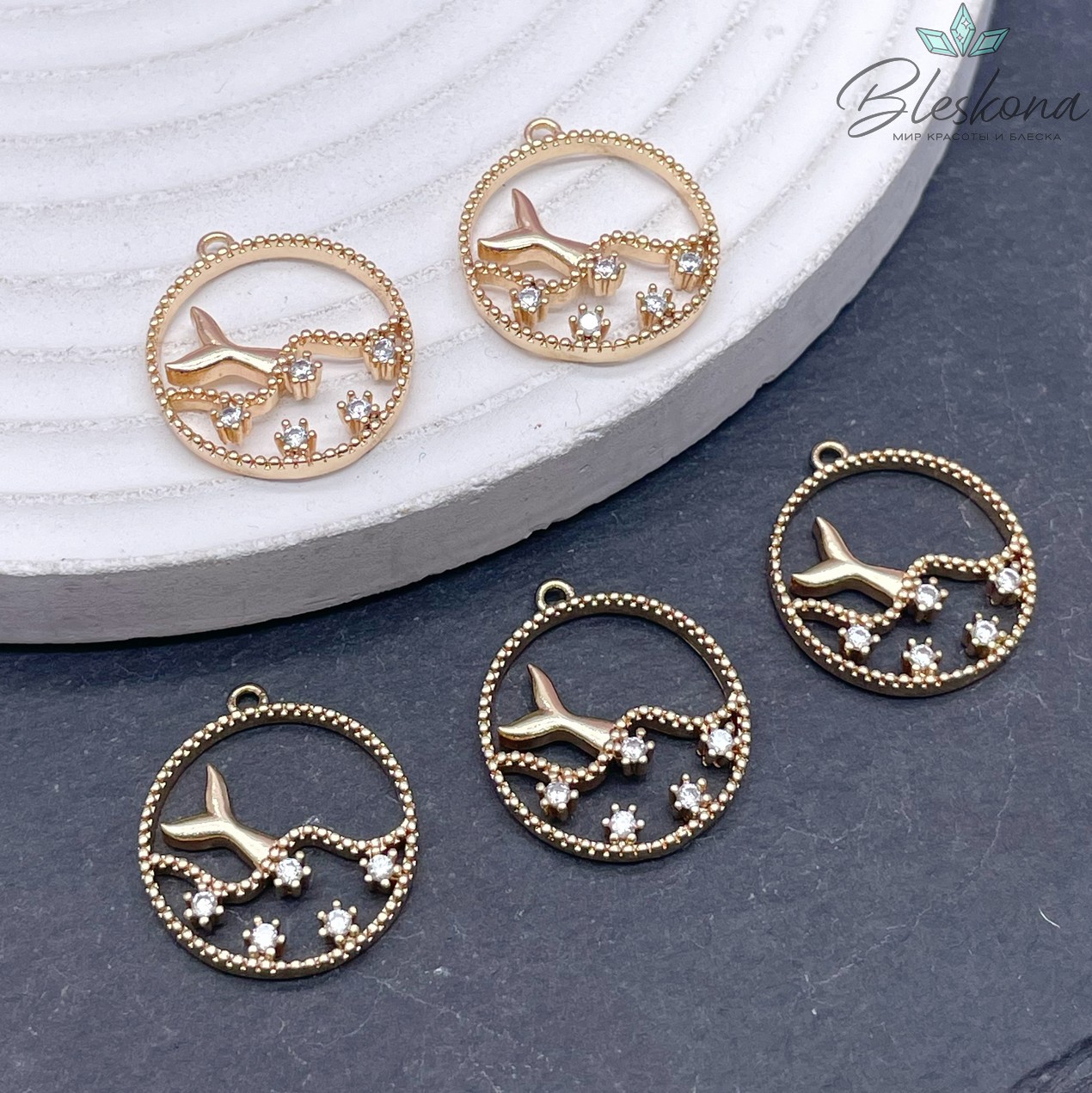 16,5мм,Подвеска хвост кита цирконы, цвет золото 