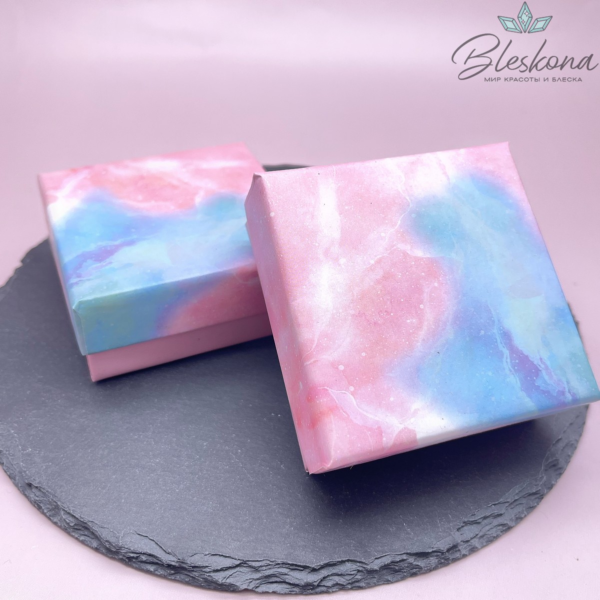 Коробка Галактика розовая черная подложка 7*7*3 см