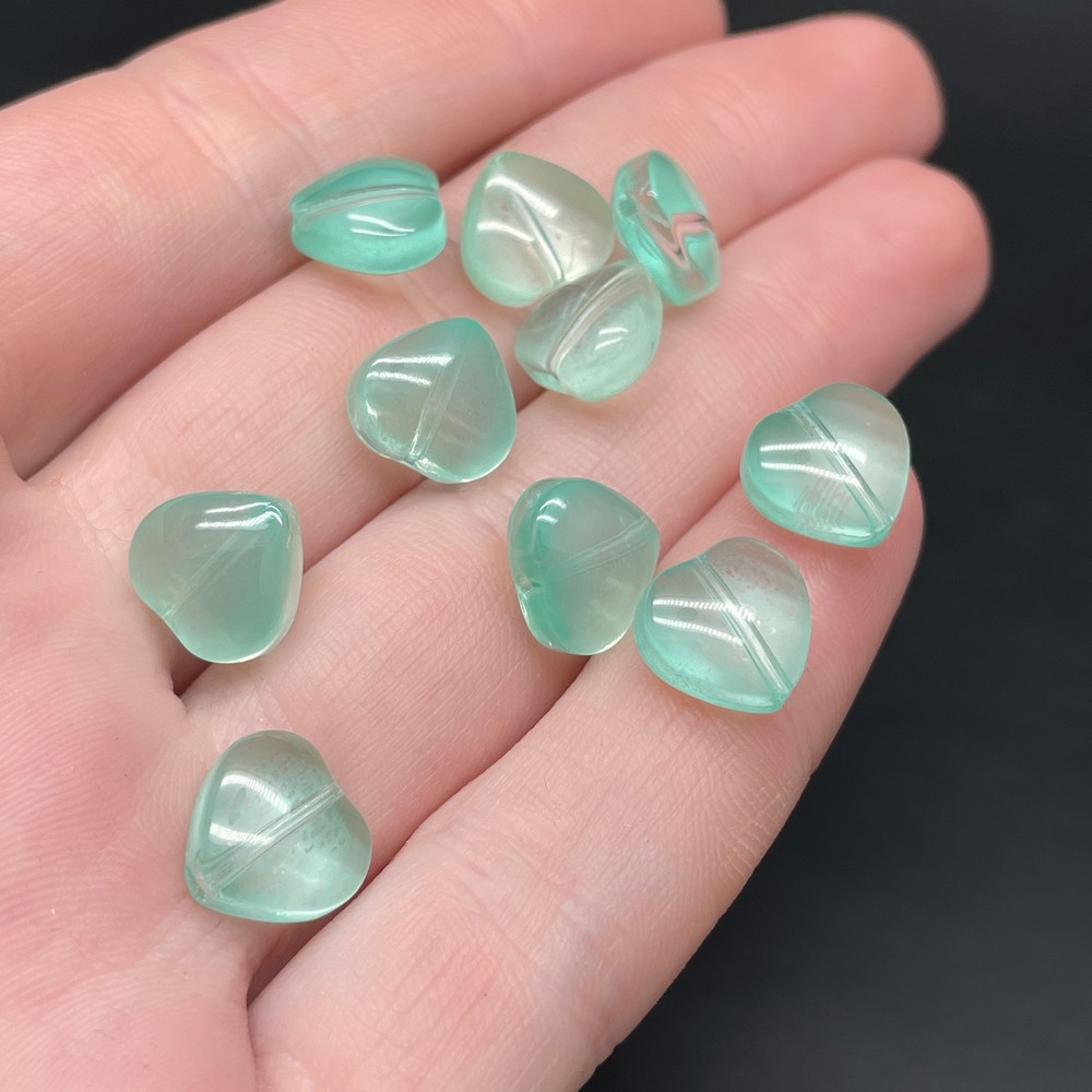 10,5 мм, Стекло сердце зеленое  уп.10 шт 