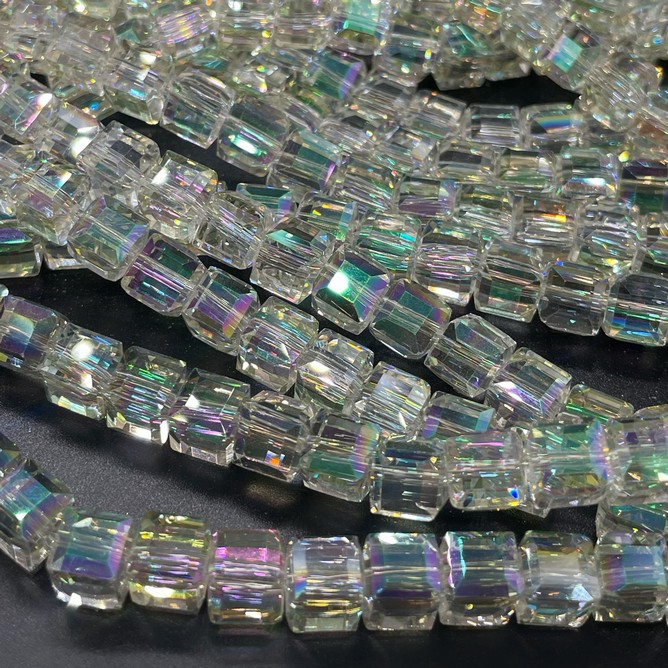 7 мм Стекло Lux, куб огранка, цвет прозрачный с зеленым переливом