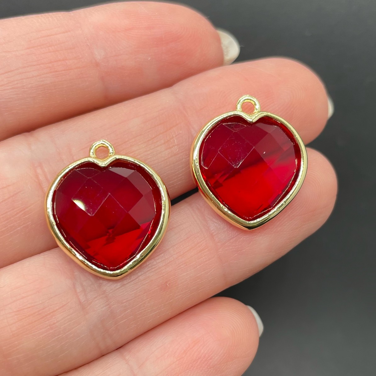 15 мм, Цвет золото, Подвеска сердце красное огранка