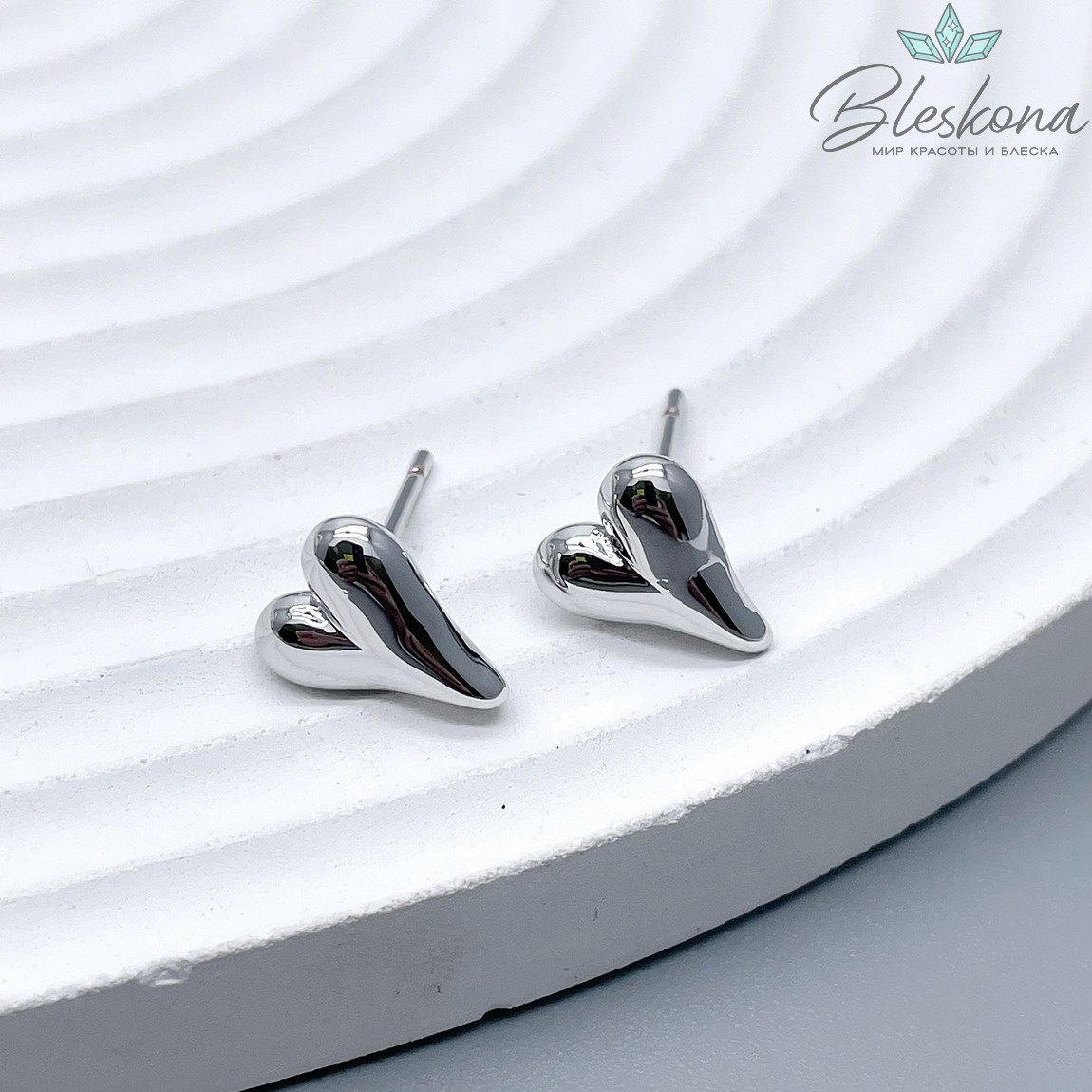 10*8,5 мм Цвет серебро, Пусеты сердце гладкое 