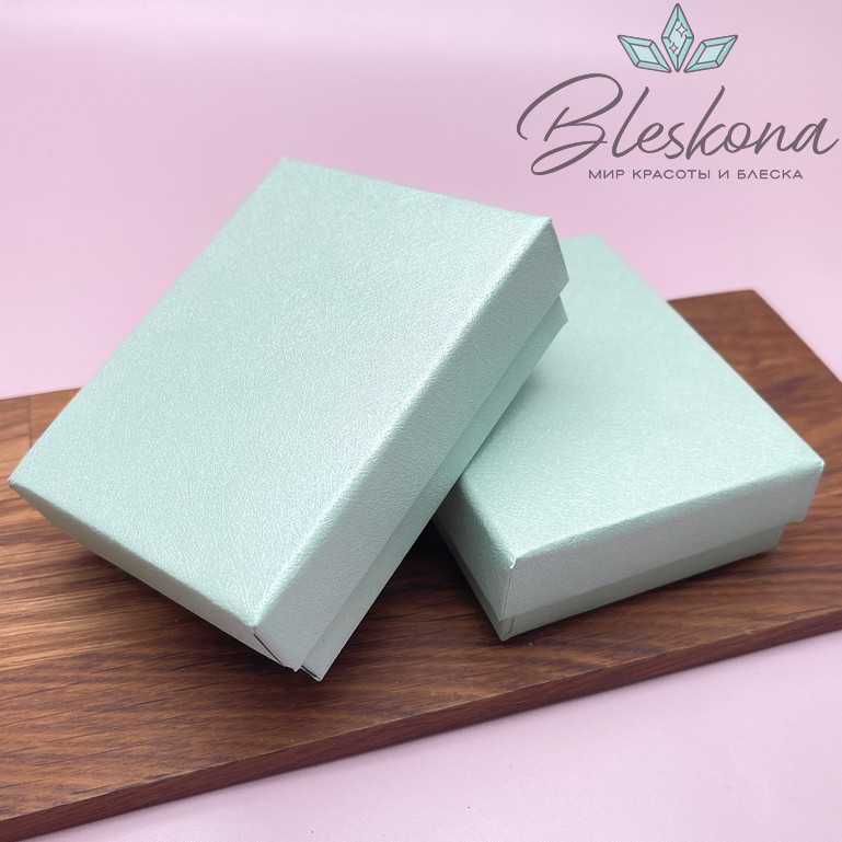 Коробка Светло-зеленая фактурная паутинка черная подложка 9*7*3 см