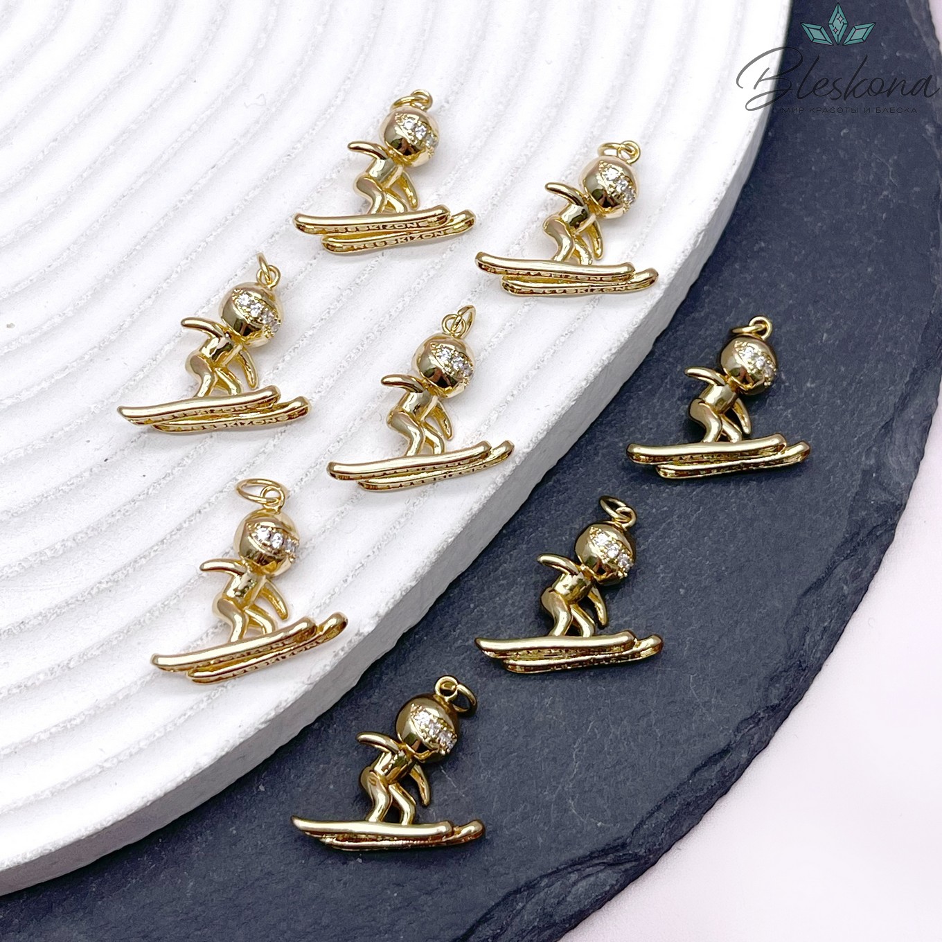 15*18 мм Цвет золото, Подвеска Лыжник цирконы