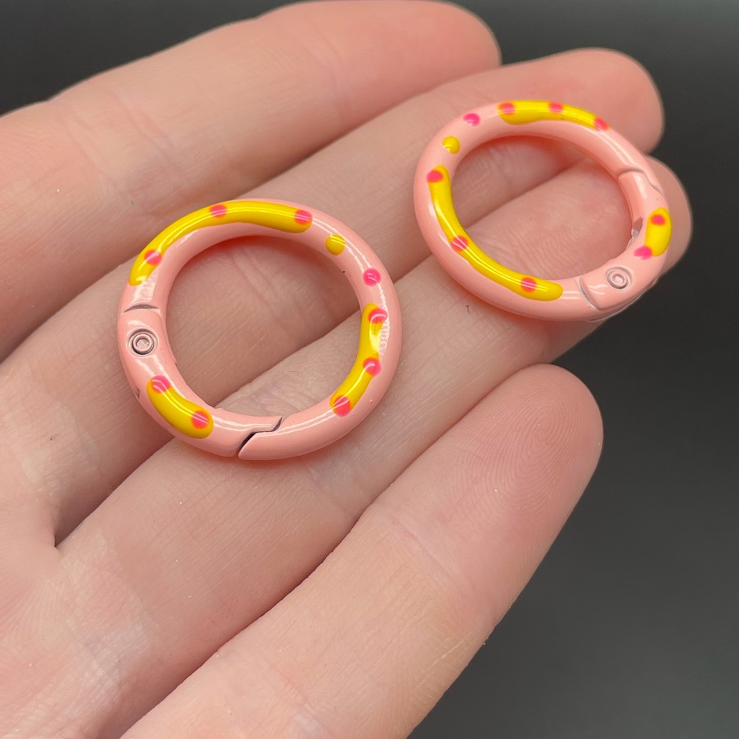 25мм , Замок круг разводы бледно-розовая эмаль