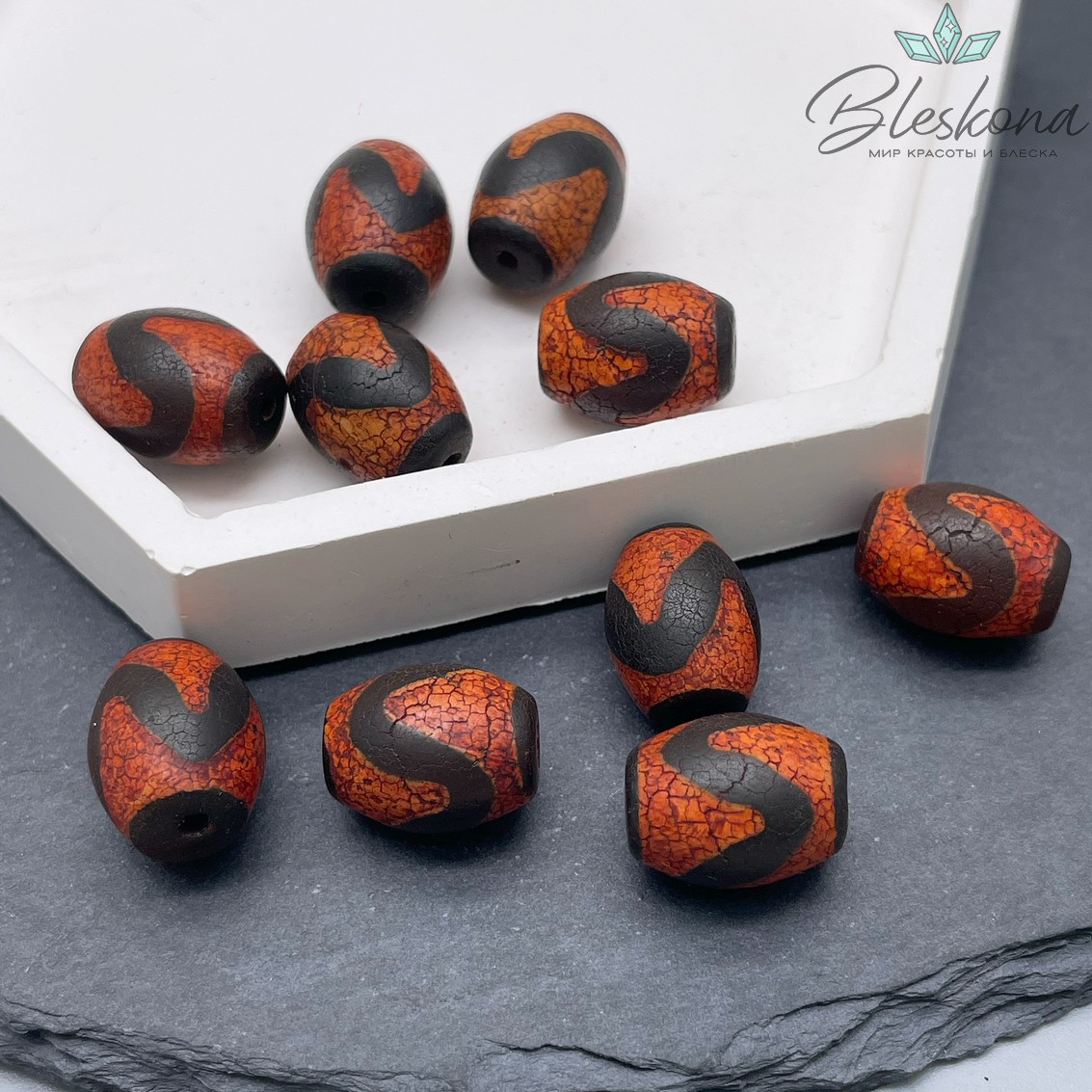 Бусина Дзи Тигриный клык красно-черный матовый бочонок 16*12 мм