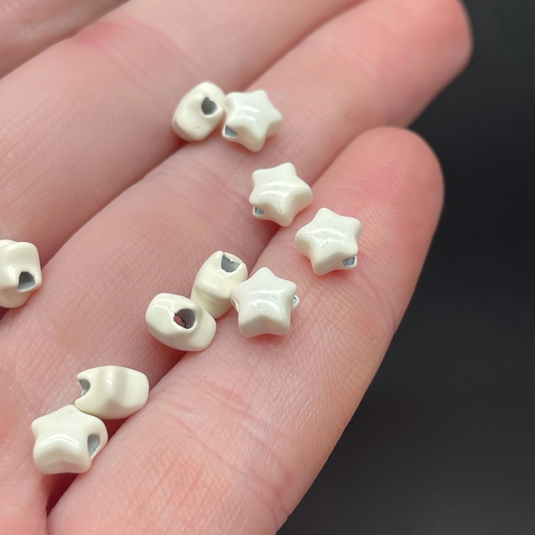 6 мм , Бусина звезда белая эмаль уп.10шт 