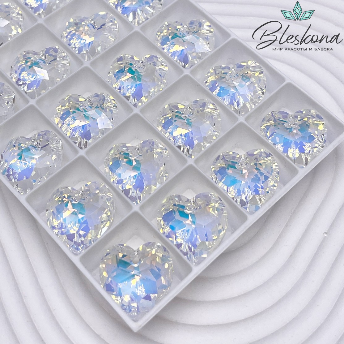 6215 Classic Heart Pendant 18mm Crystal Aurore Boreale (AB)