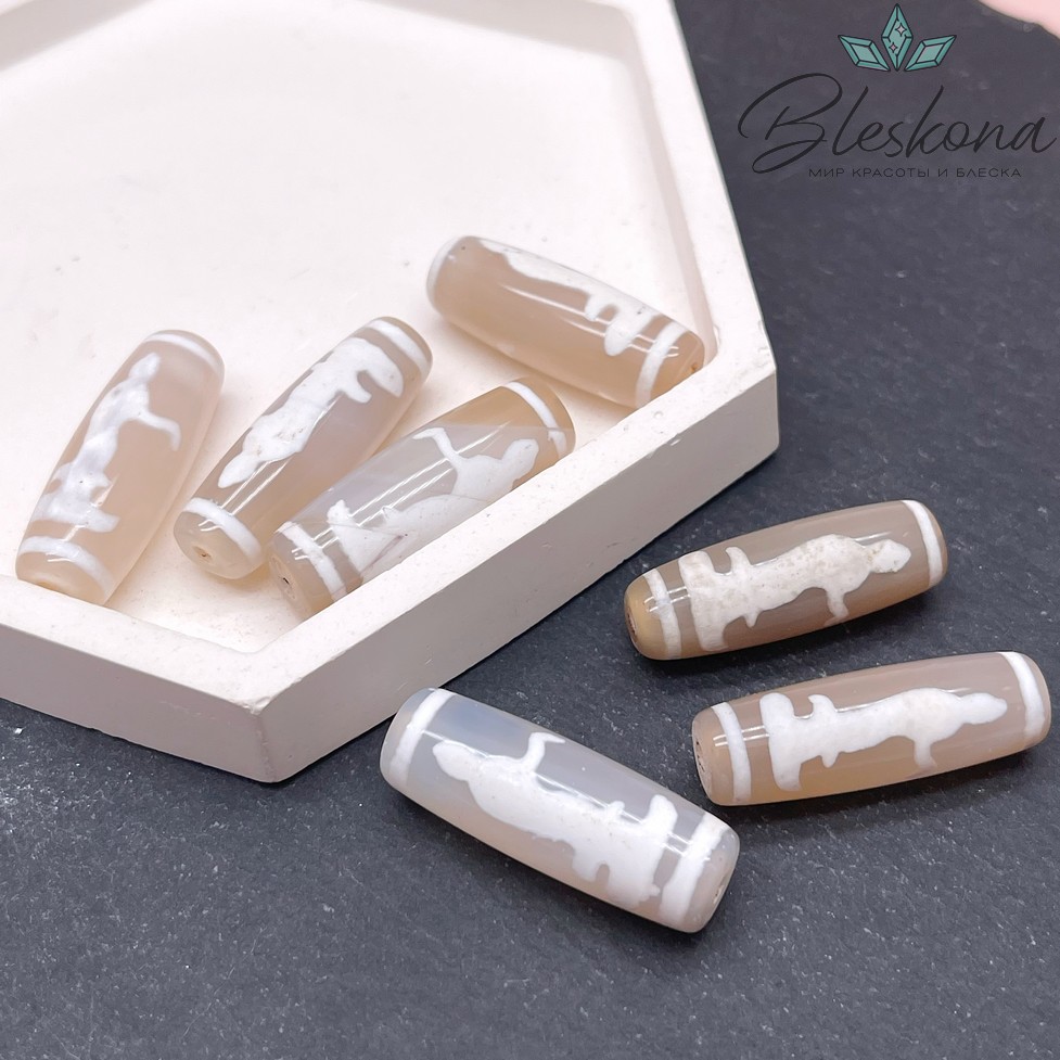 Бусина Дзи Гуань Инь серо-белый бочонок 30*11 мм