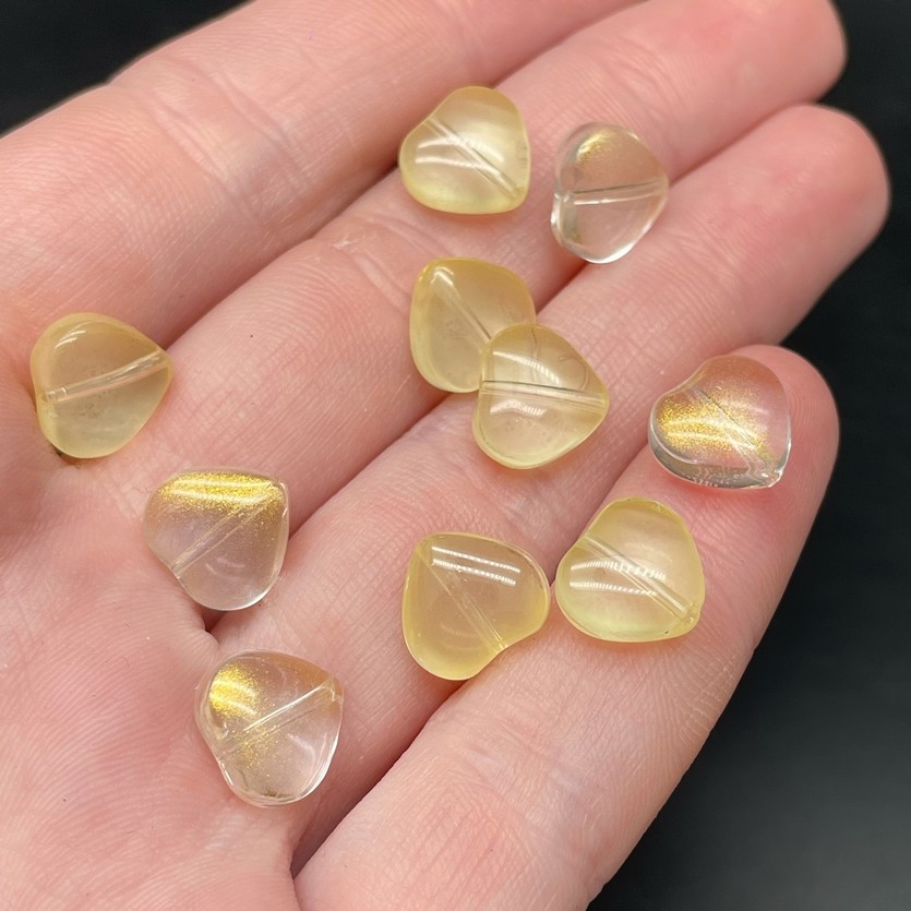 8,5 мм, Стекло сердце светло-желтое  уп.10 шт 