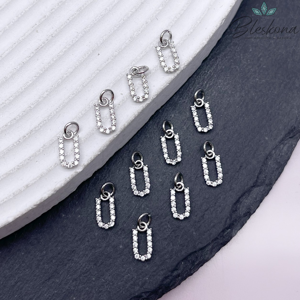 8,6мм Цвет серебро, Буква U цирконы 