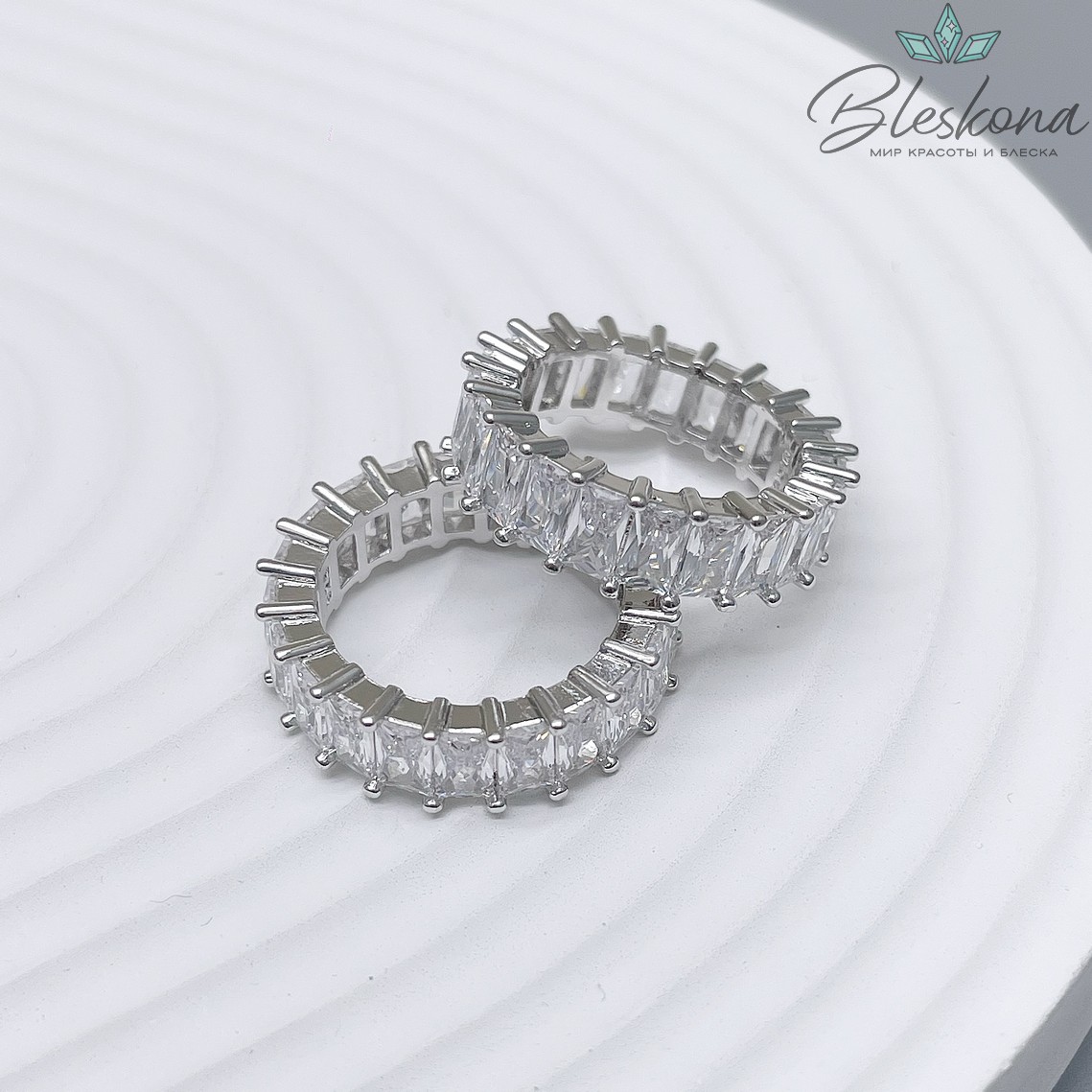 23 мм Цвет серебро, Кольцо неразъемное  белые цирконы Люкс 
