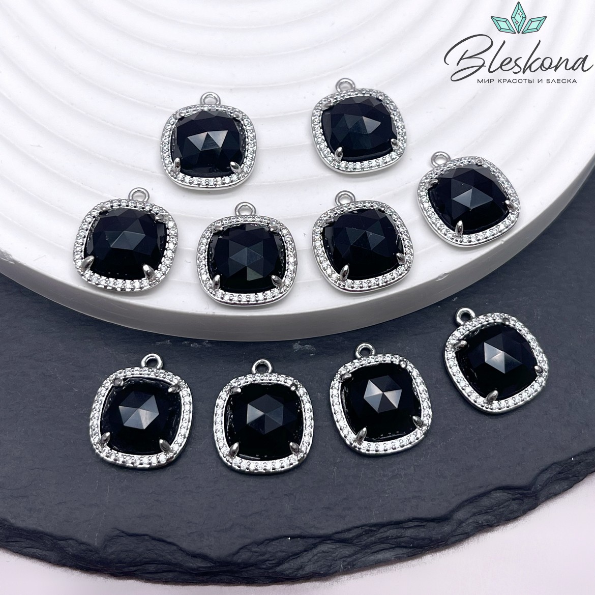 14мм, цвет серебро ,Подвеска квадрат Агат черный в обрамлении цирконы