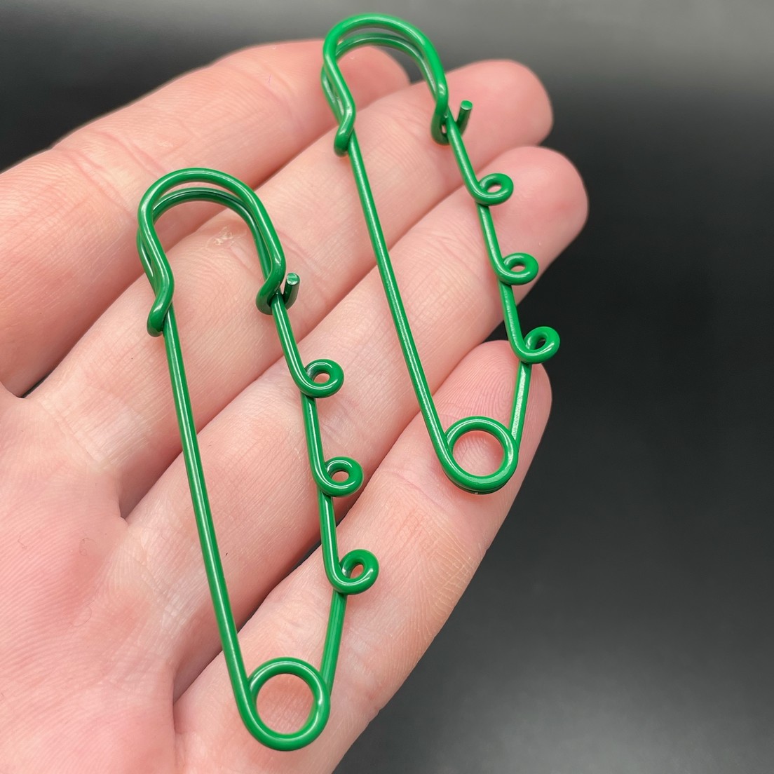 6 см , Основа булавка 3 колечка темно-зеленая эмаль