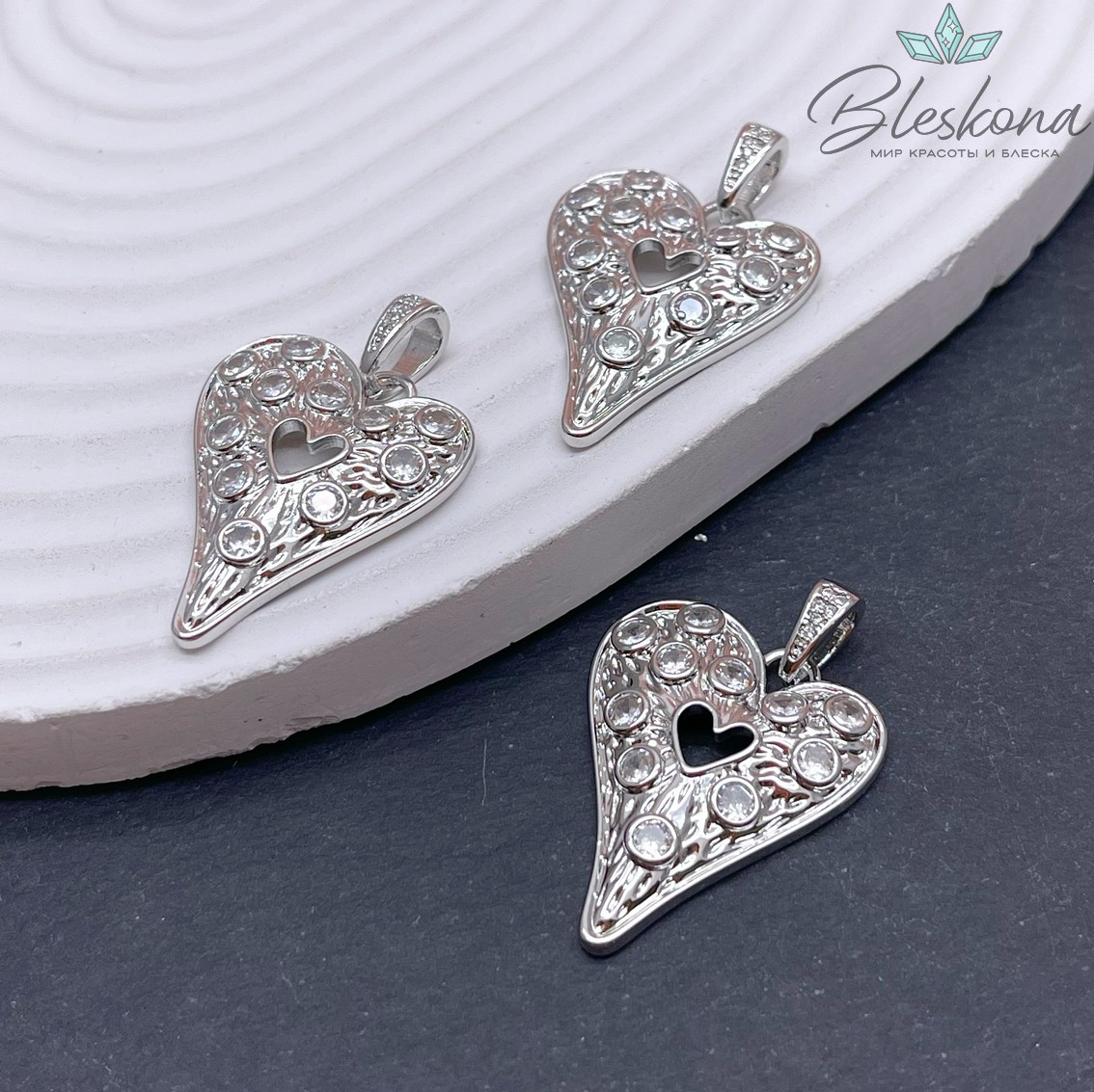 29*23,5 мм Цвет серебро, Подвеска Сердце цирконы с бейлом