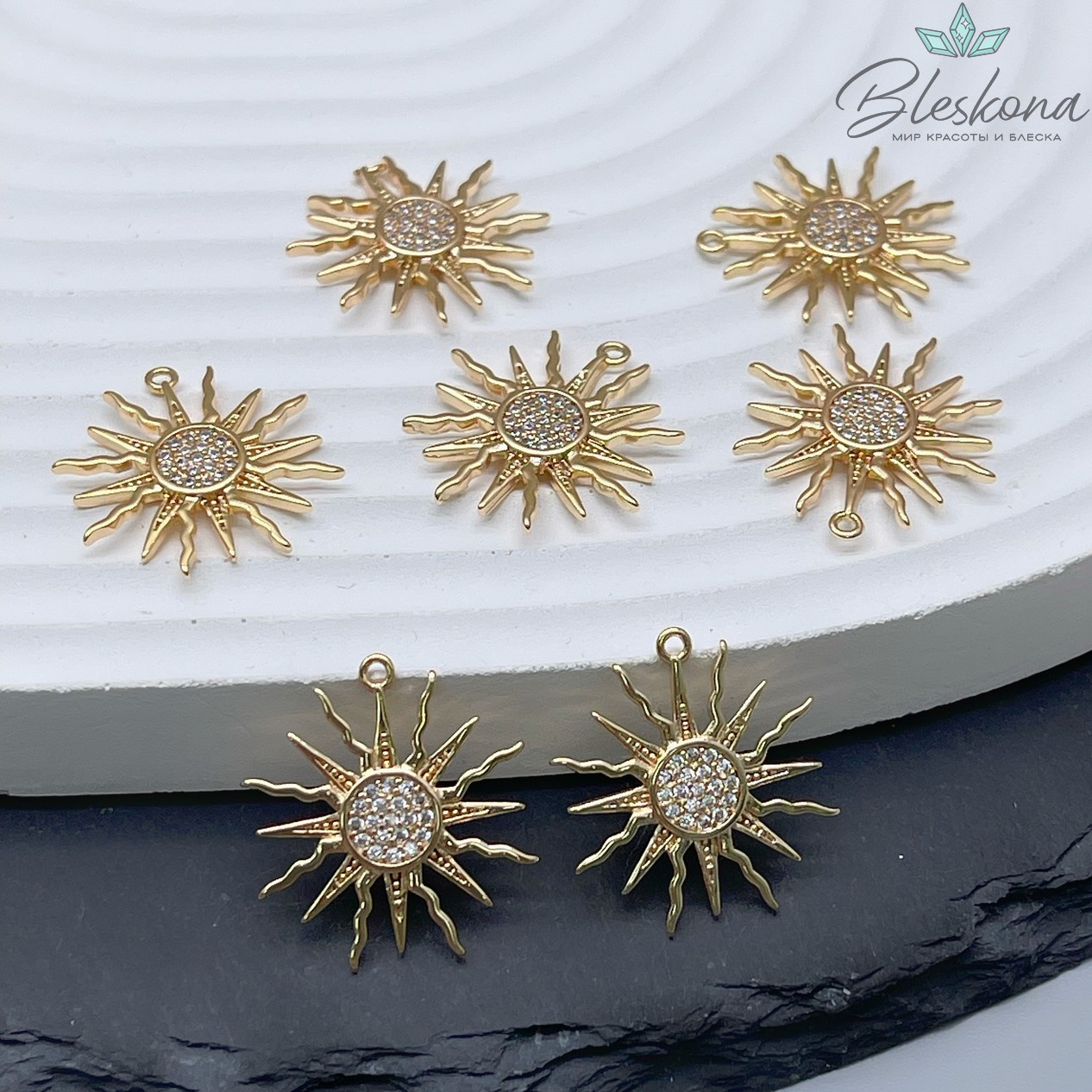 17,6*16 мм Цвет золото, Подвеска Солнце с волнистыми лучами и цирконами