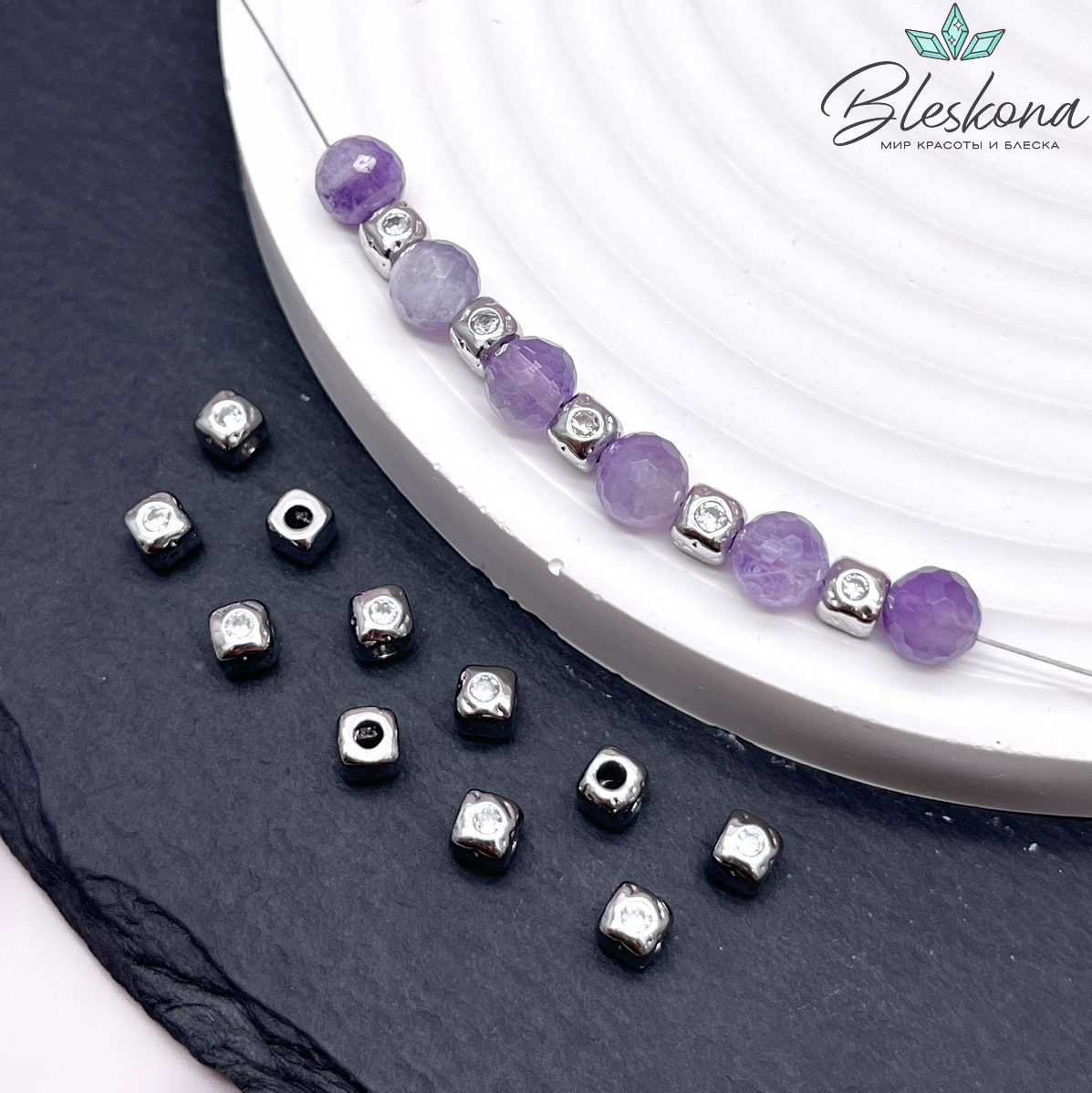 4 мм Цвет серебро, Бусина Куб точки белый циркон 