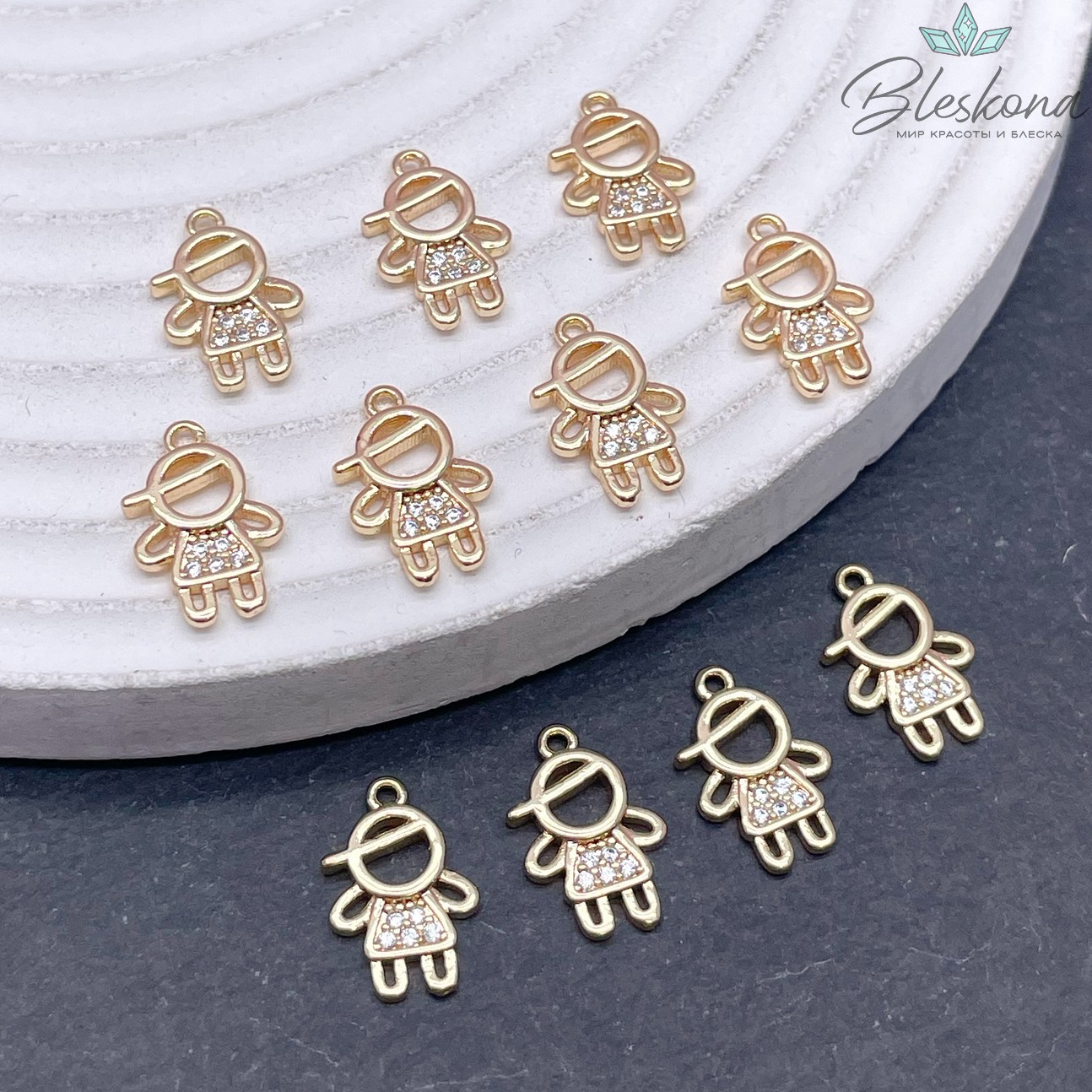8,5*13мм Подвеска  мальчик с цирконами, цвет золото 