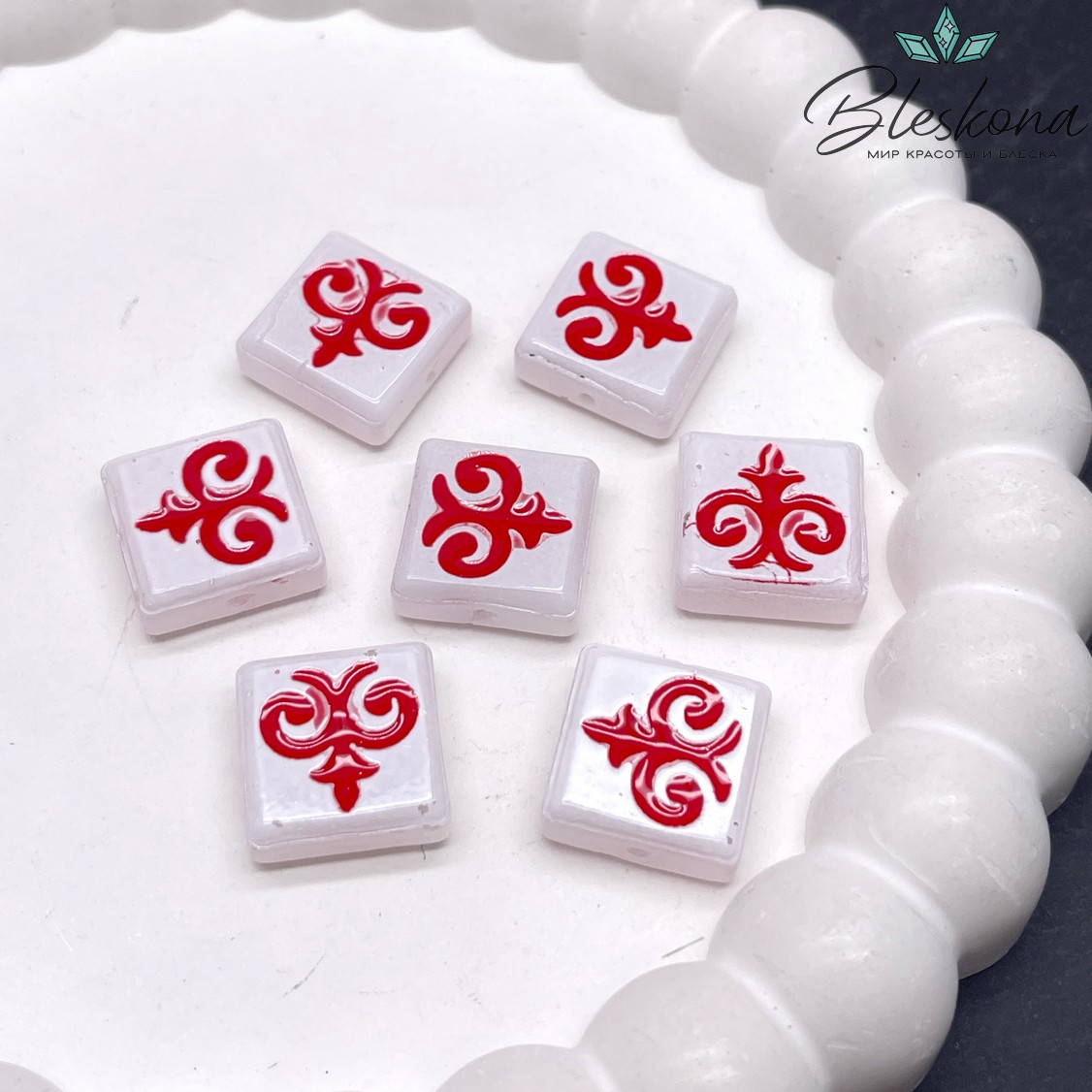 15 мм Бусина Этно квадрат белый красный рисунок