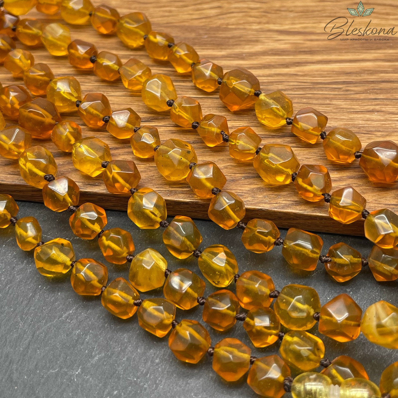 Янтарь коричневый галтовка огранка 8-10 мм 