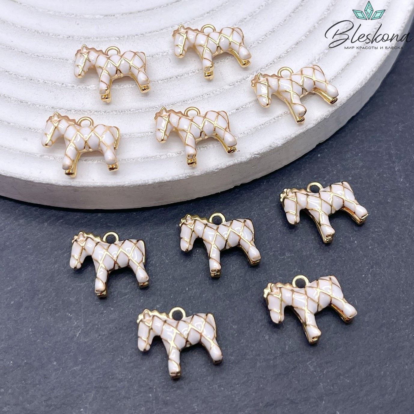 12,5*13,5 мм Цвет золото, Подвеска Лошадь белая 