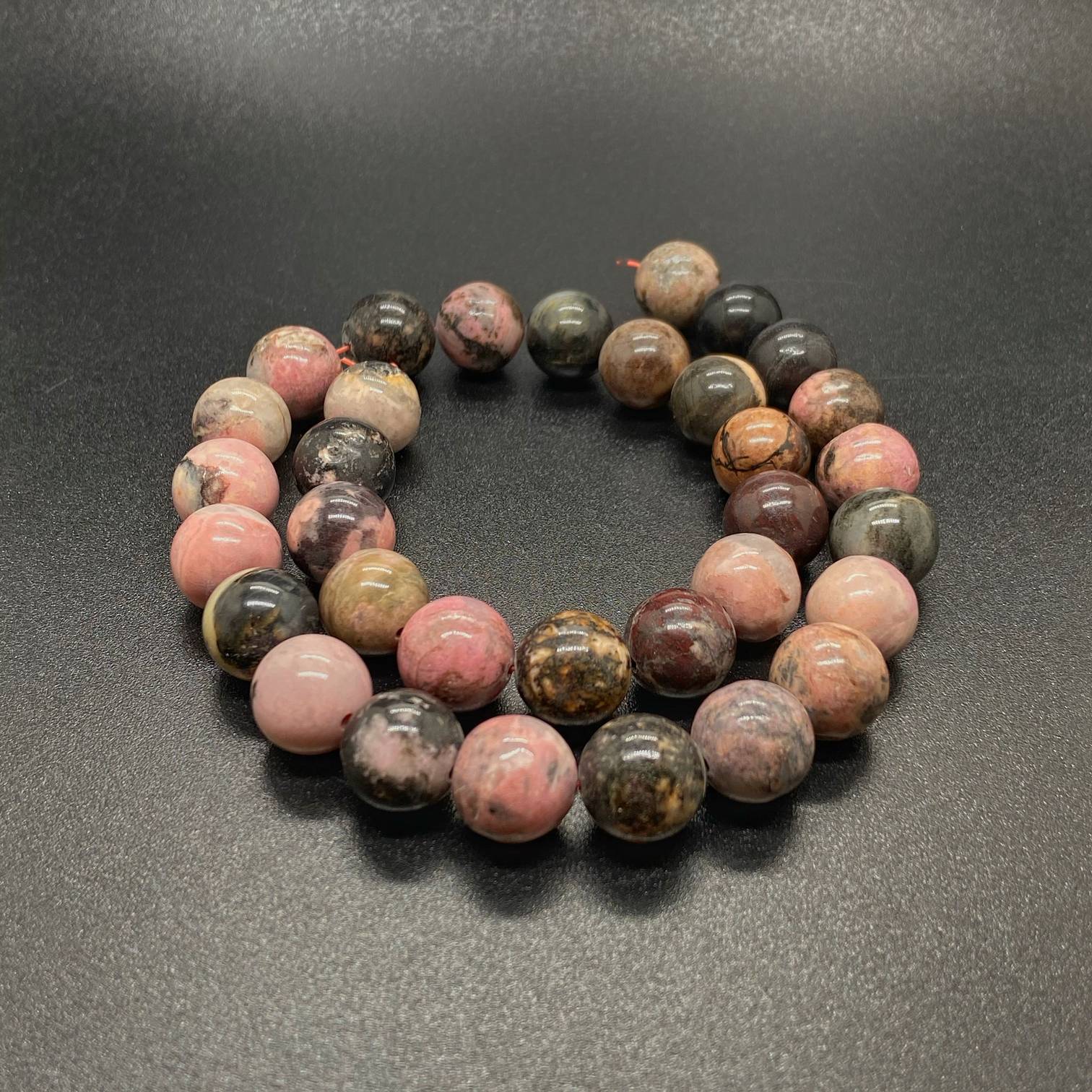 Родонит черно-розовый 12 мм