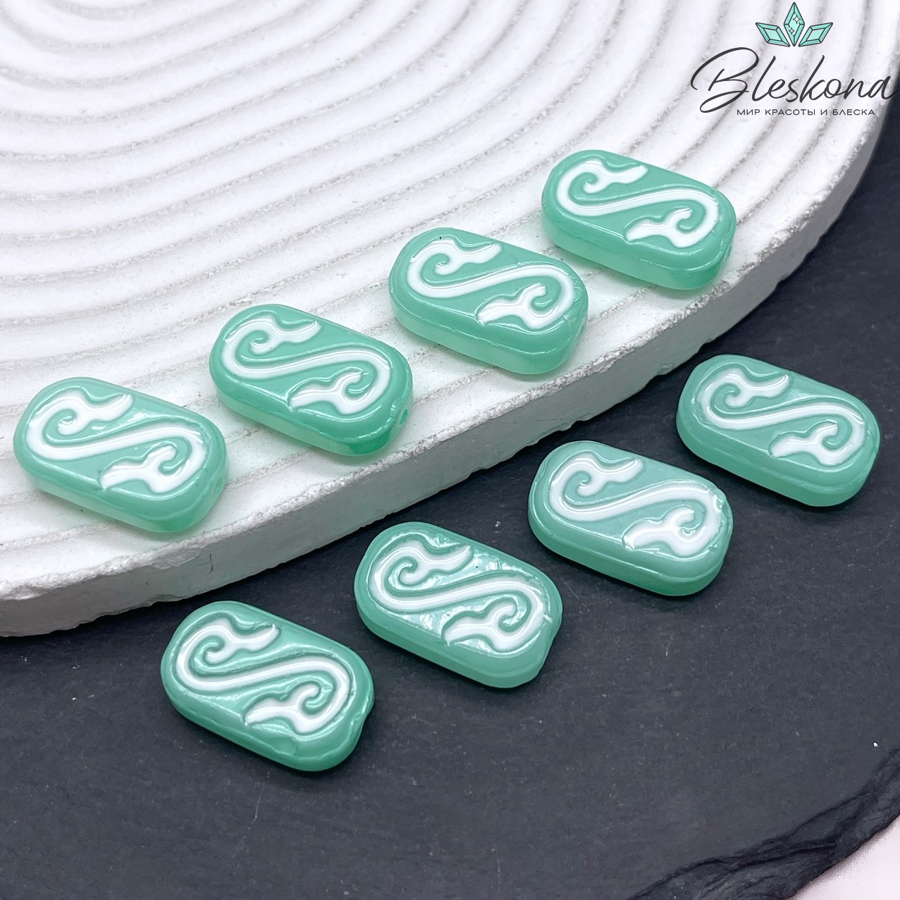 20*11,5 мм Бусина Этно округленный прямоугольник зелено-белый