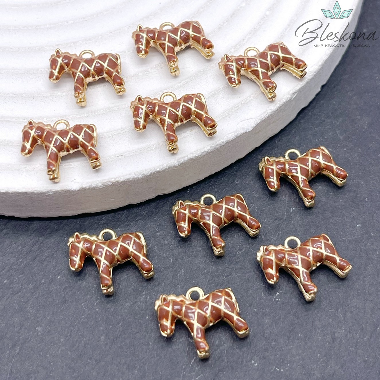 12,5*13,5 мм Цвет золото, Подвеска Лошадь коричневая (шоколадня)