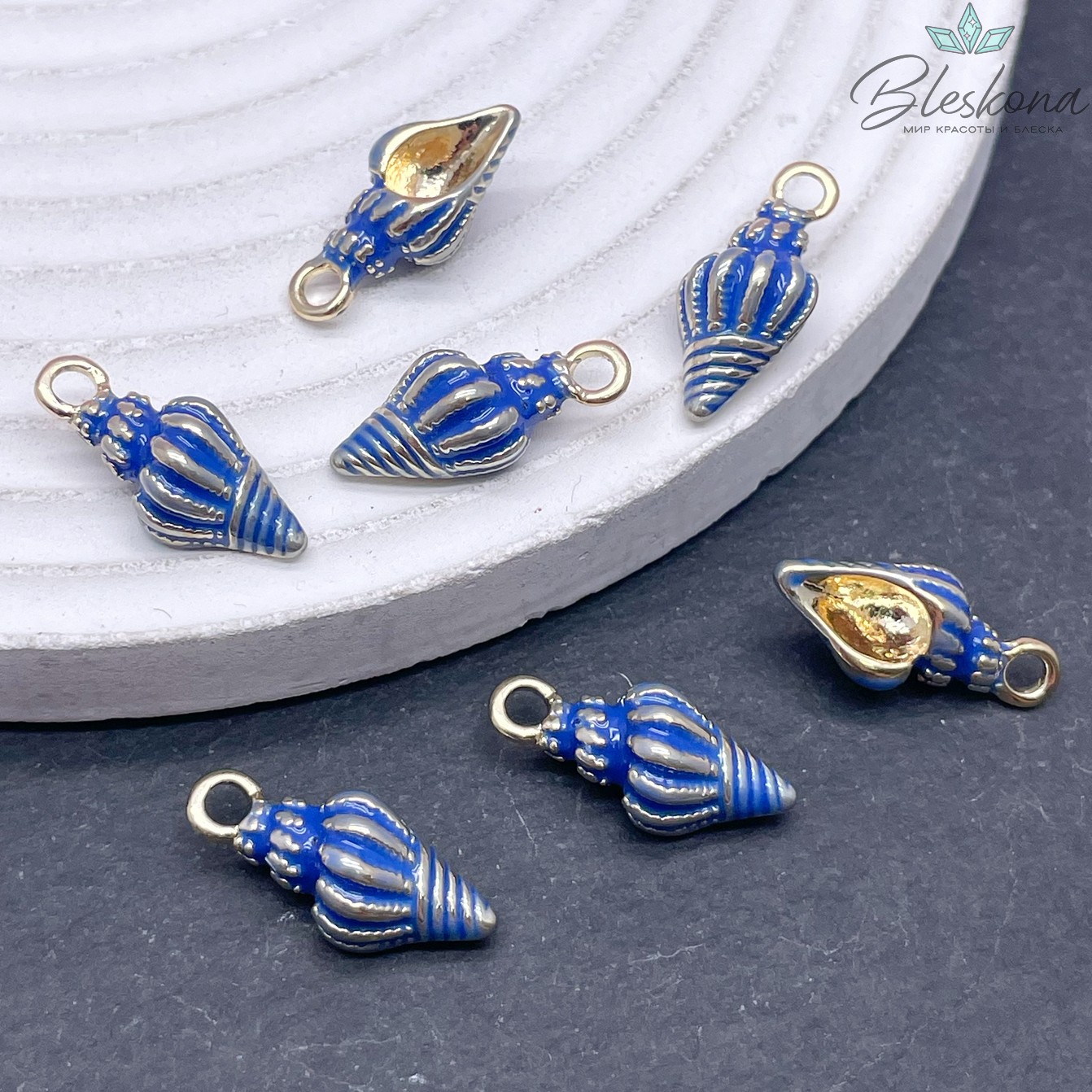 Подвеска  ракушка синяя эмаль ,цвет золото 8*19 мм 