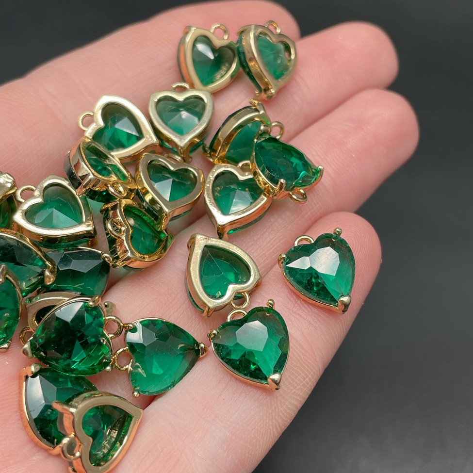 10 мм, Цвет золото, Подвеска сердце стекло зеленое цапы