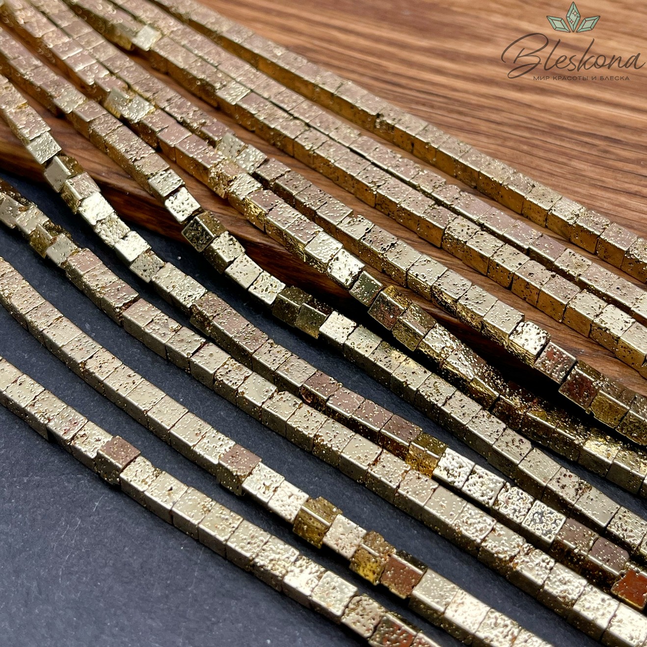 4 мм Гематин имитация, пористый, цвет темное золото, куб