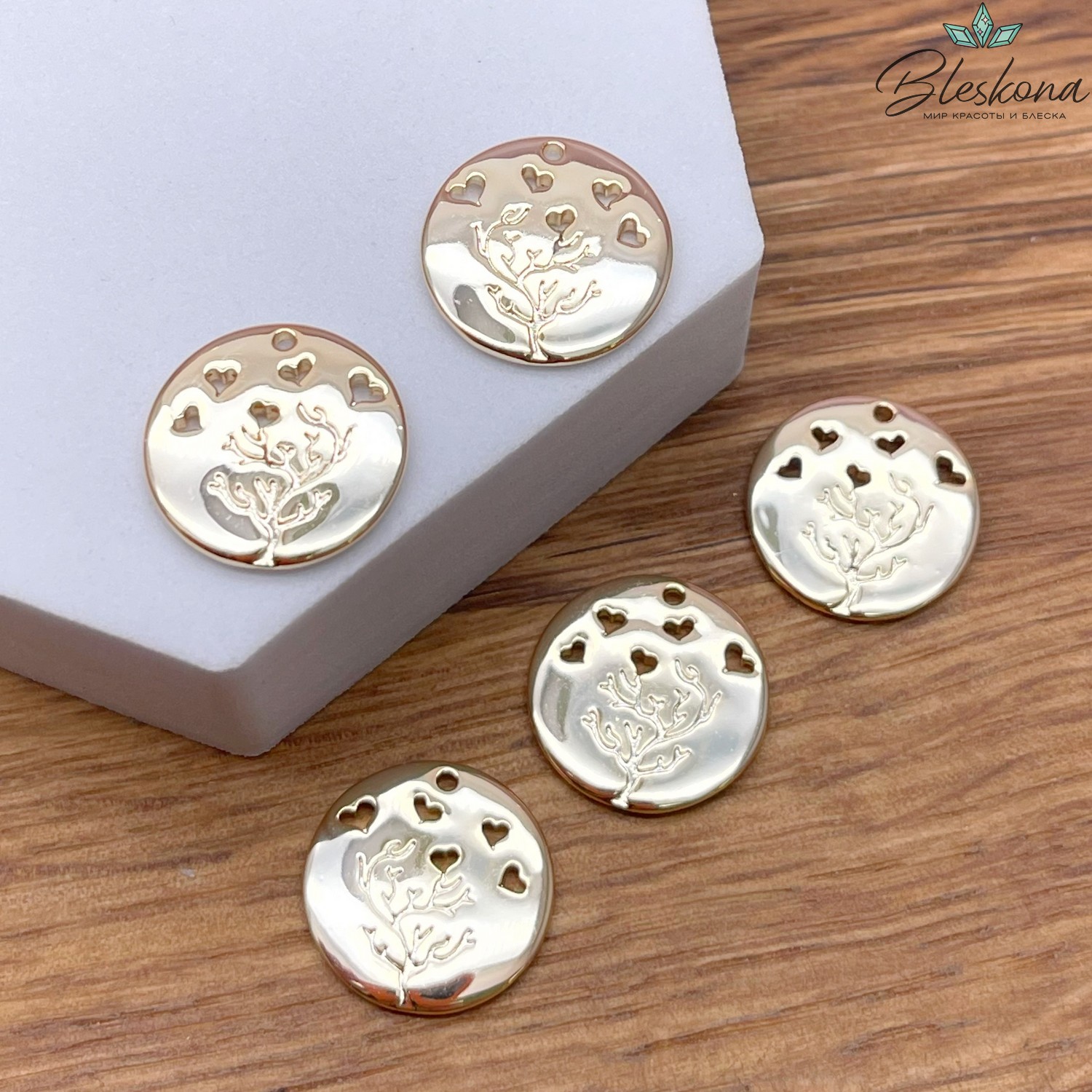 16,7*17 мм Цвет золото, Подвеска круг дерево с сердечками