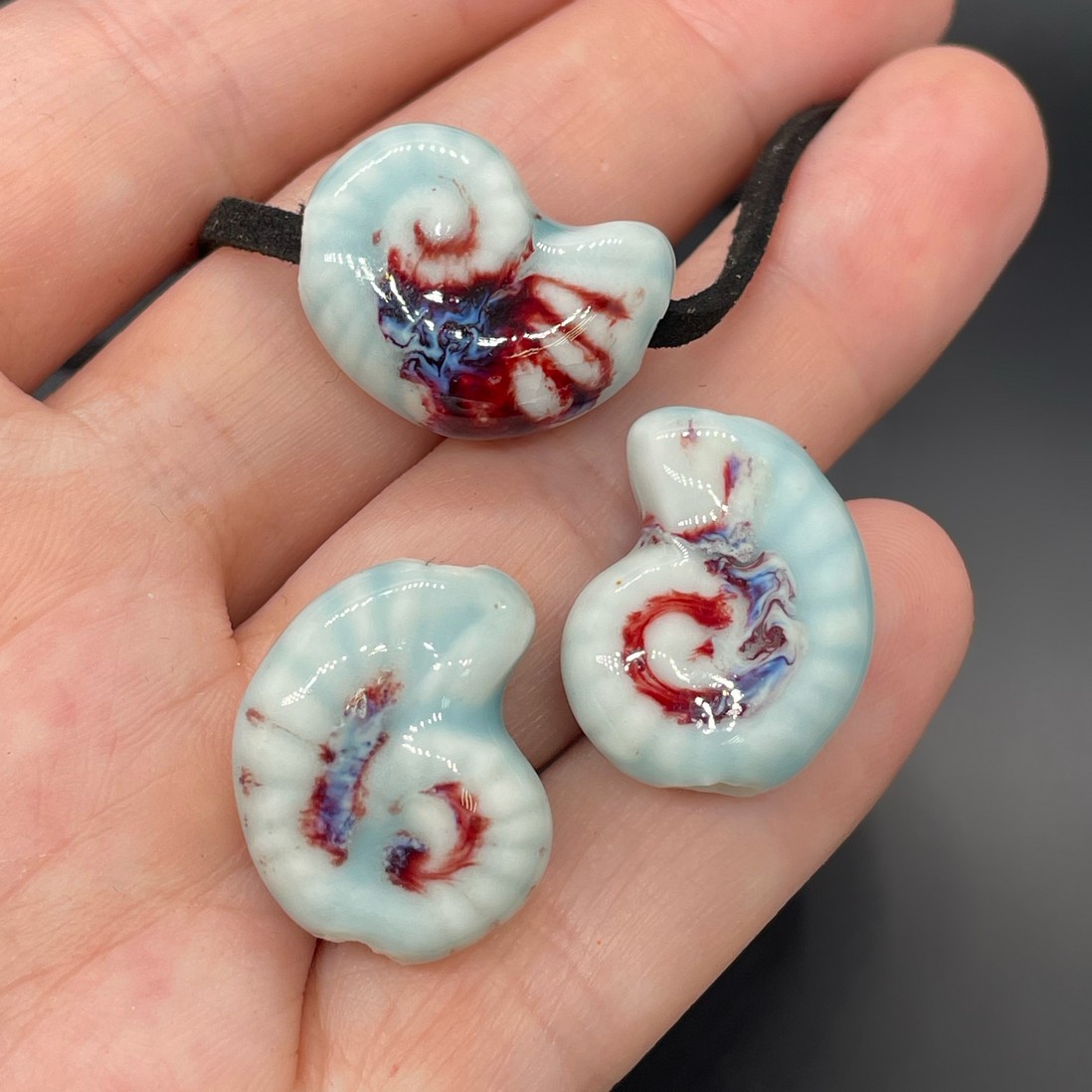 21*17 мм Бусина Аммонит, керамика цвет голубой рисунок