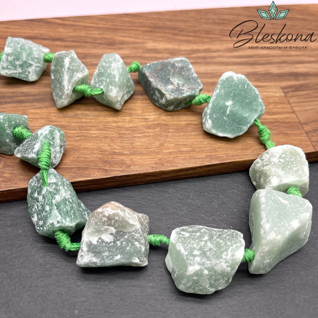 Авантюрин зеленый куски (23-28)*(20-26) мм