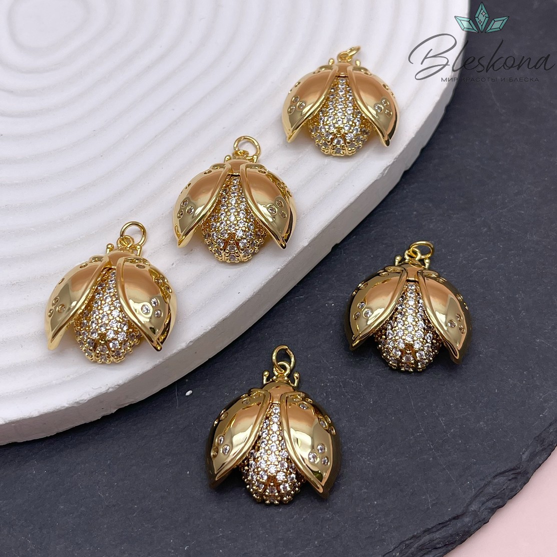 24*23 мм, Цвет золото, Подвеска Божья коровка  цирконы 