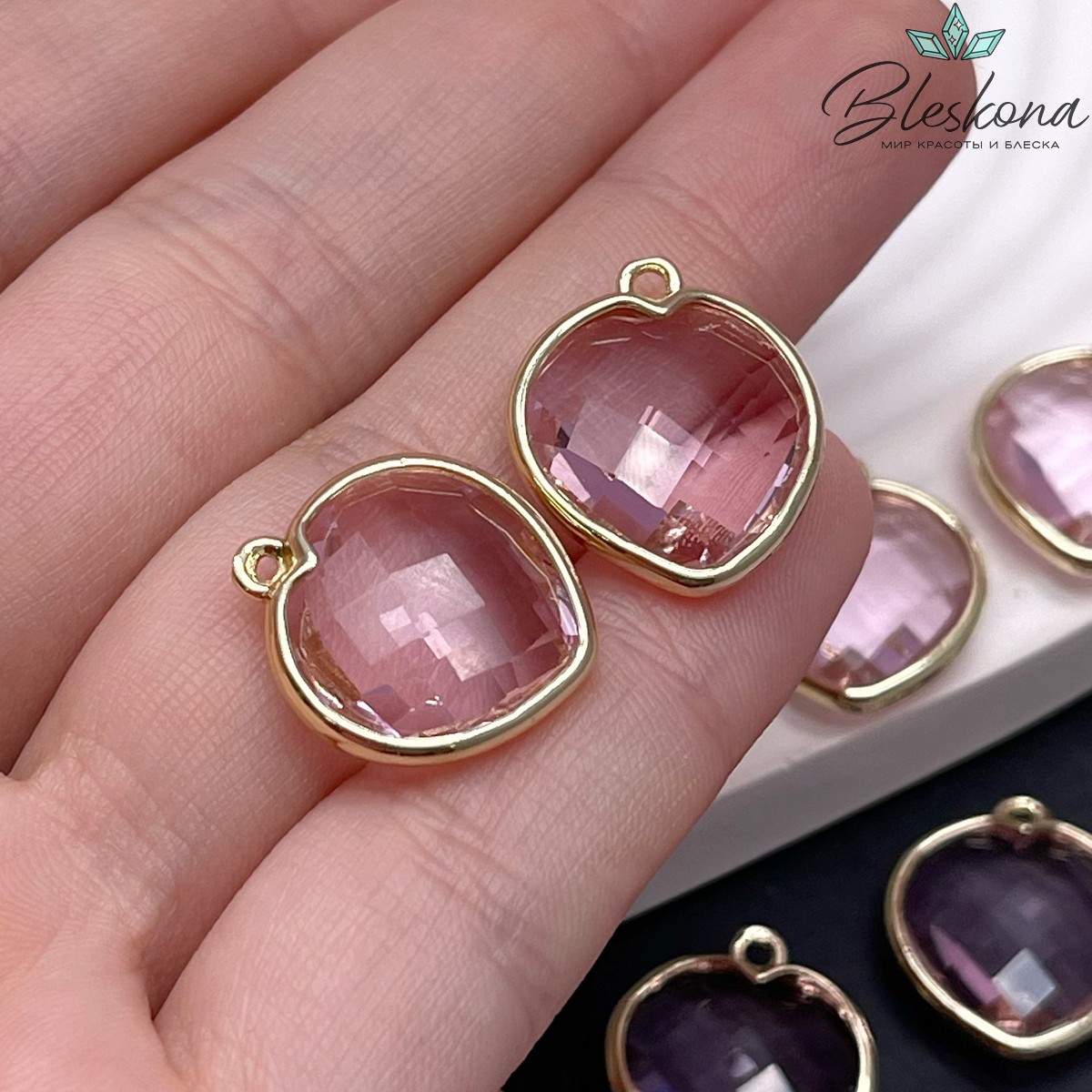 15 мм, Цвет золото, Подвеска сердце розовое огранка