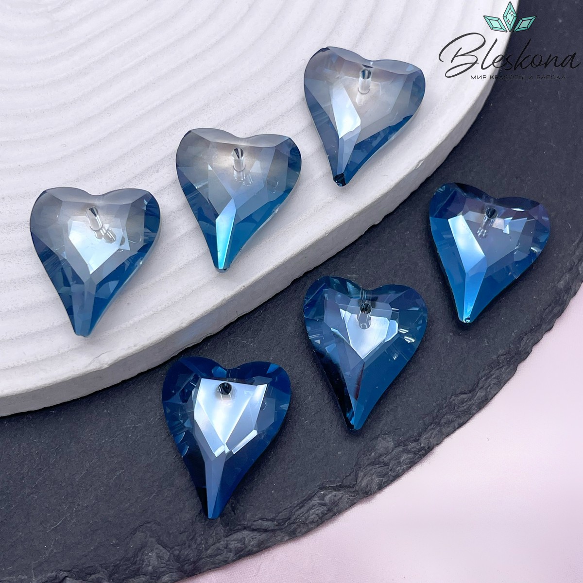 26,5*21,5 мм, Подвеска сердце стекло белое с переливом (Denim blue) уп. 2 шт АКЦИЯ