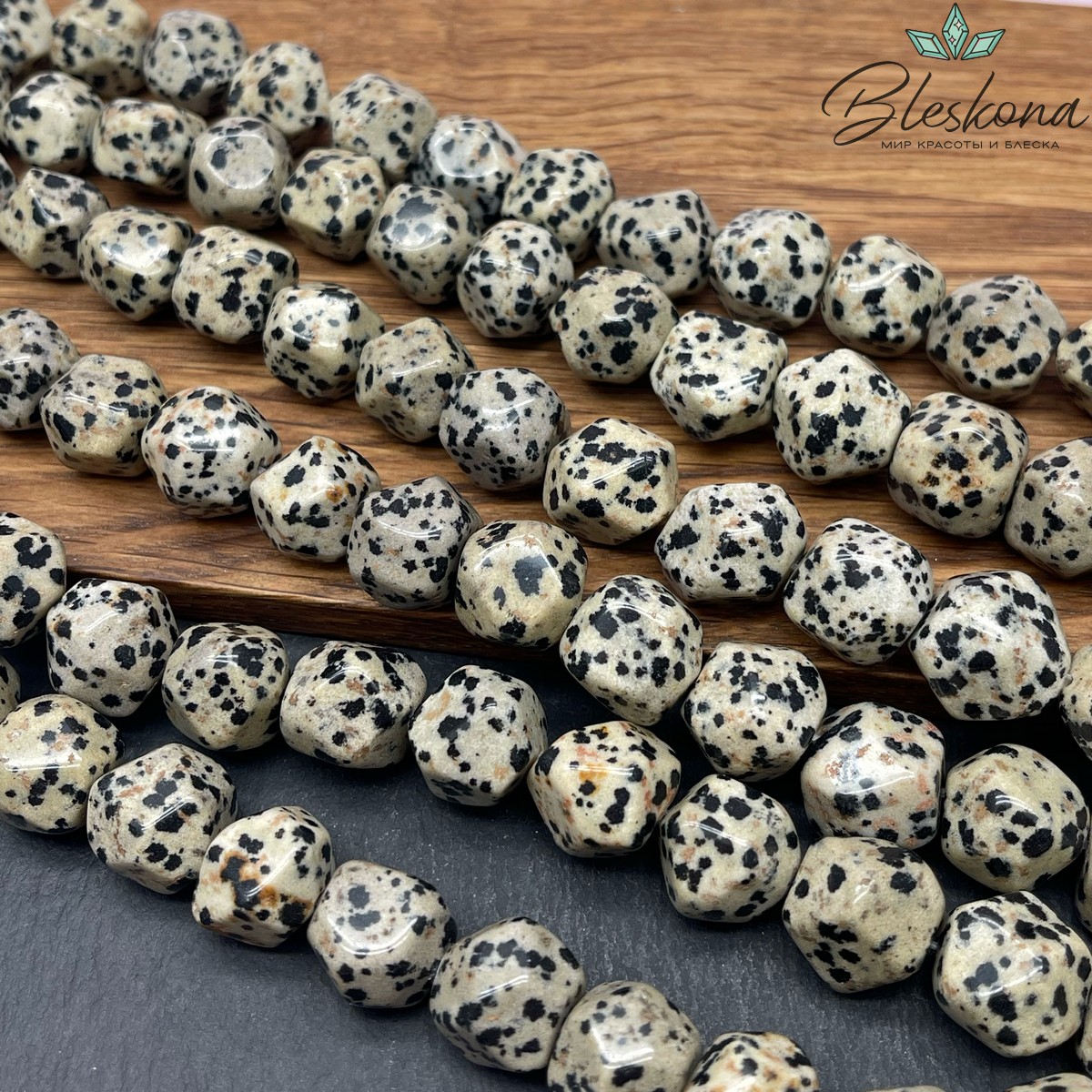 Яшма далматиновая фриформ огранка бусины на увеличение 12-15 мм