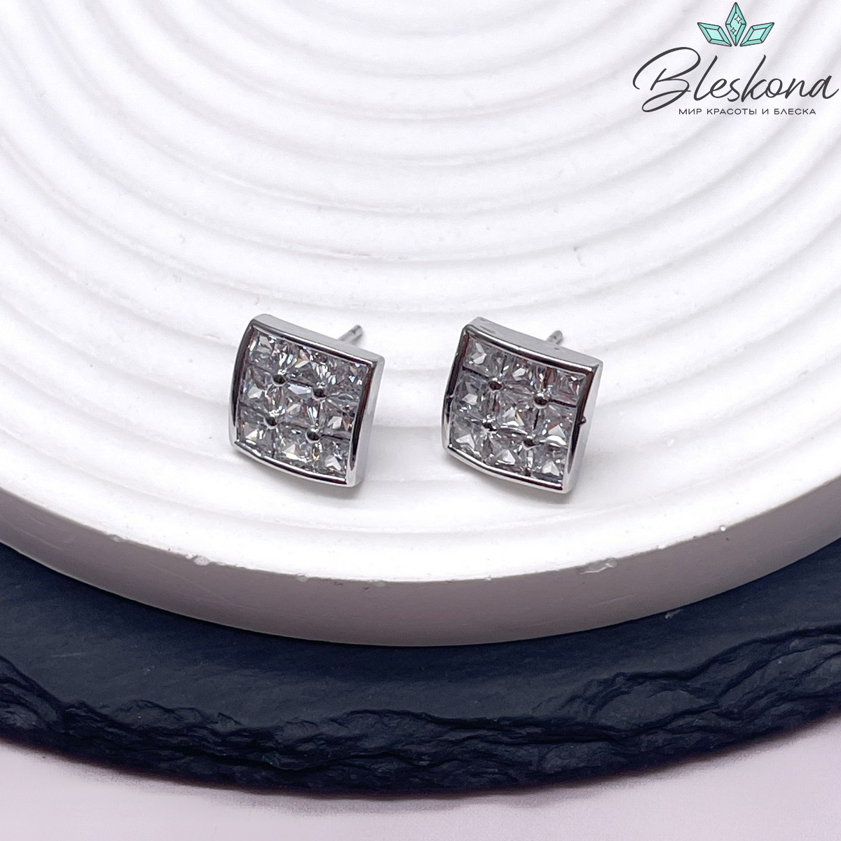 15,5 мм Цвет серебро, Пусеты ромб с цирконами